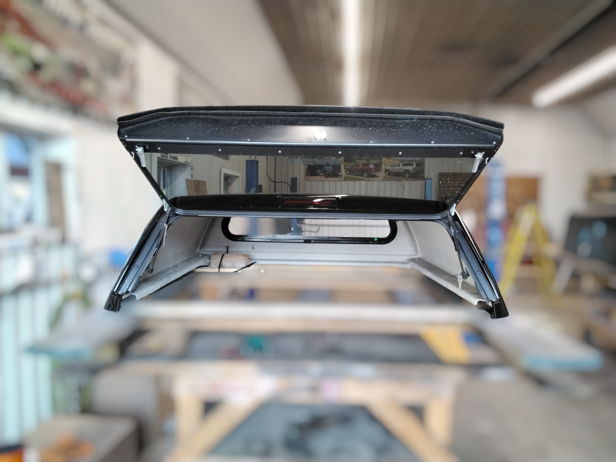 2024 - 2026 Ford Ranger 5' G1 Shadow Black Leer100S Truck Cap 3 2024 - 2026 Ford Ranger 5' G1 Shadow Black Leer100S Truck Cap - Image 3