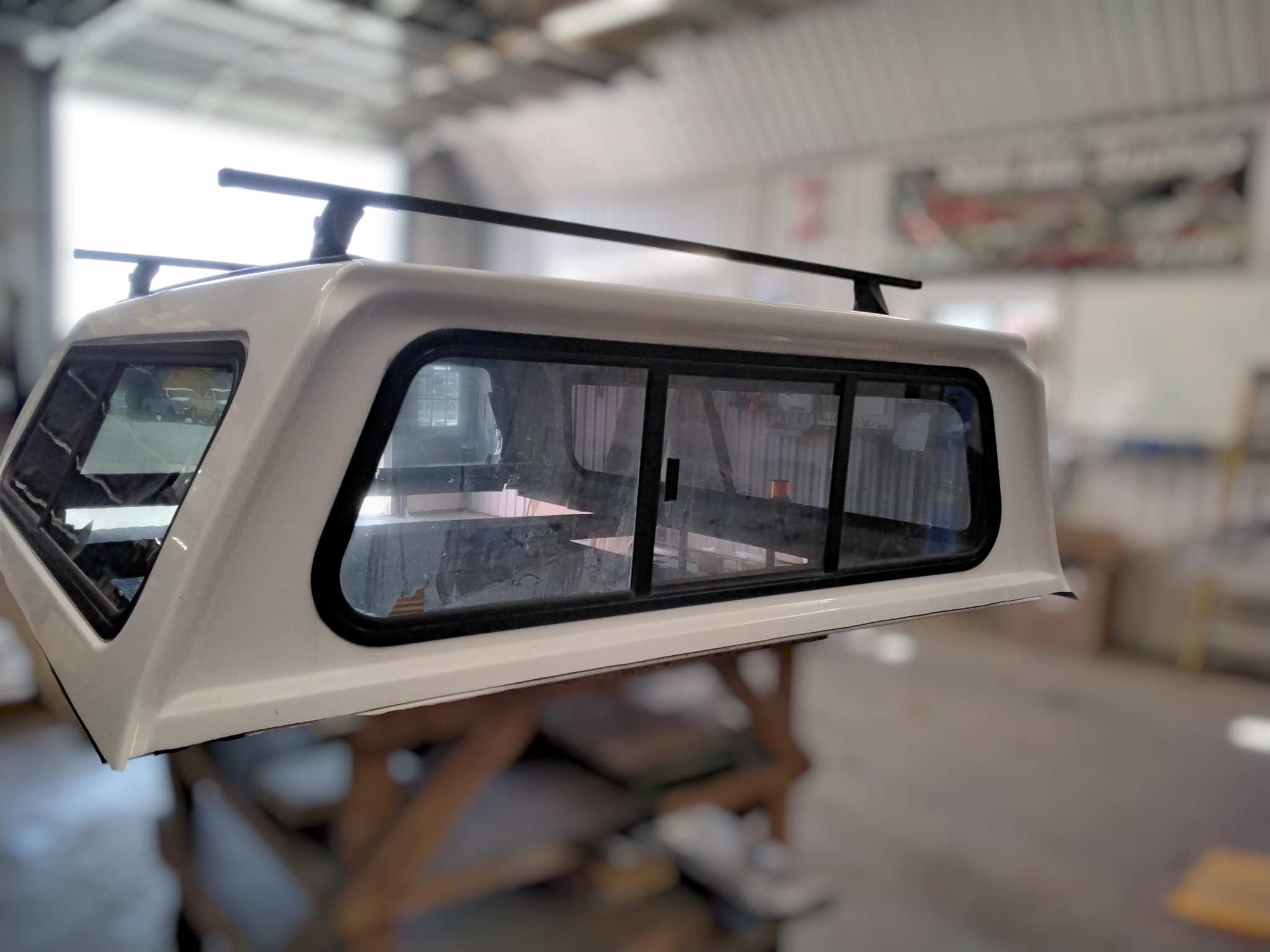 2020 - 2027 Chevrolet Silverado HD 2500/3500 6'9 White Leer Legend Truck Cap 4 2020 - 2027 Chevrolet Silverado HD 2500/3500 6'9 White Leer Legend Truck Cap - Image 4