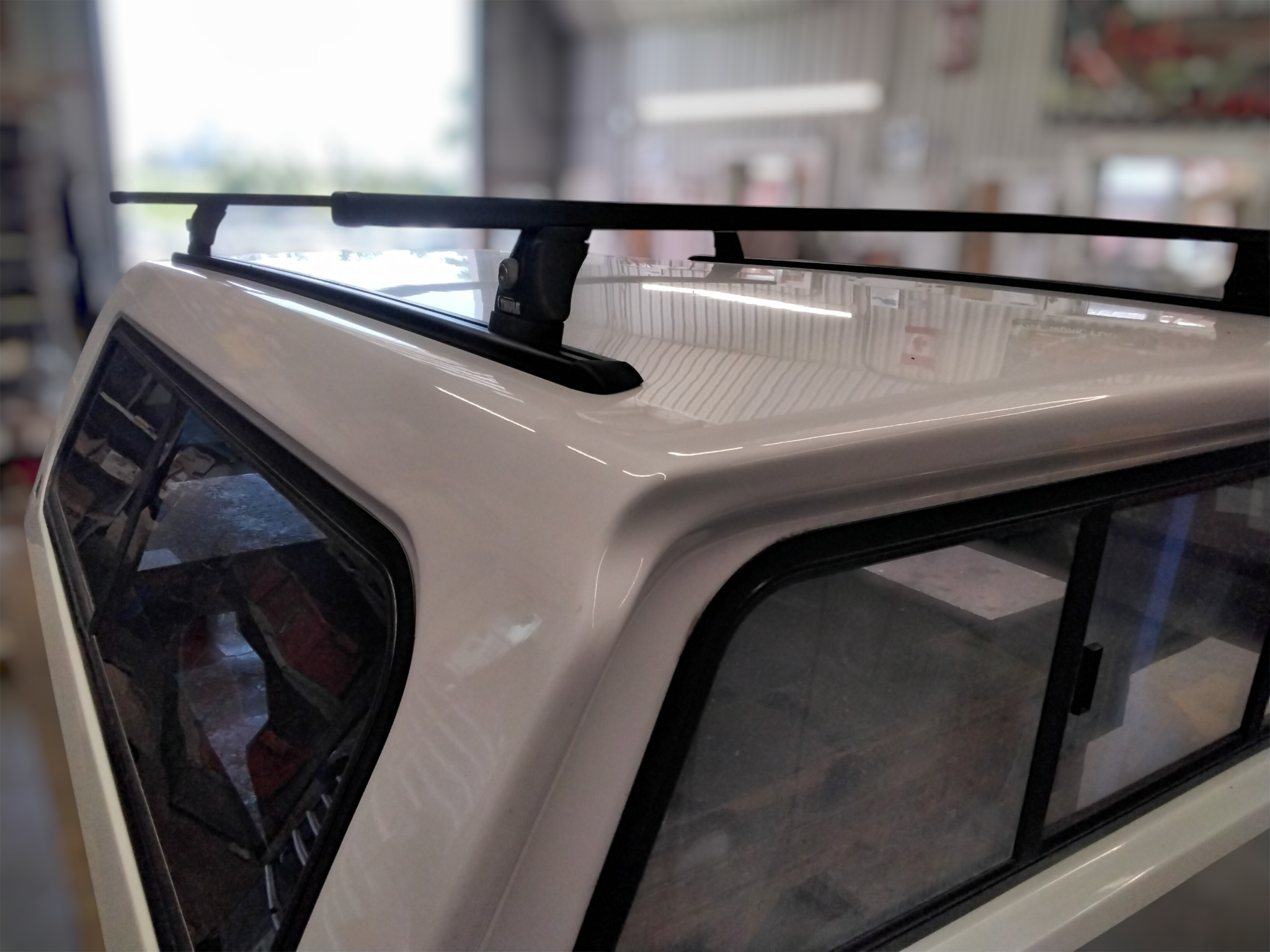 2020 - 2027 Chevrolet Silverado HD 2500/3500 6'9 White Leer Legend Truck Cap 5 2020 - 2027 Chevrolet Silverado HD 2500/3500 6'9 White Leer Legend Truck Cap - Image 5