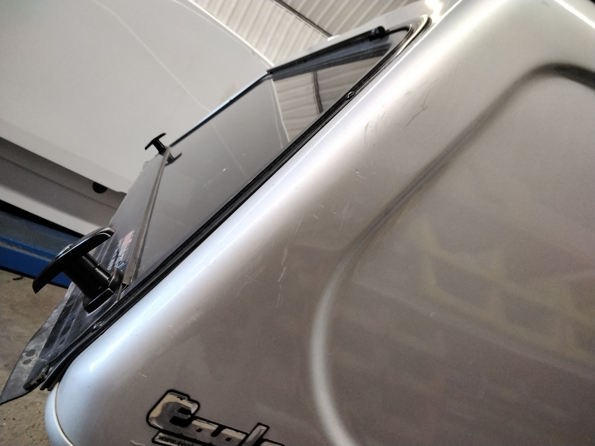 1993 - 2012 Ford Ranger 6' Silver Truck Cap 8 1993 - 2012 Ford Ranger 6' Silver Truck Cap - Image 8