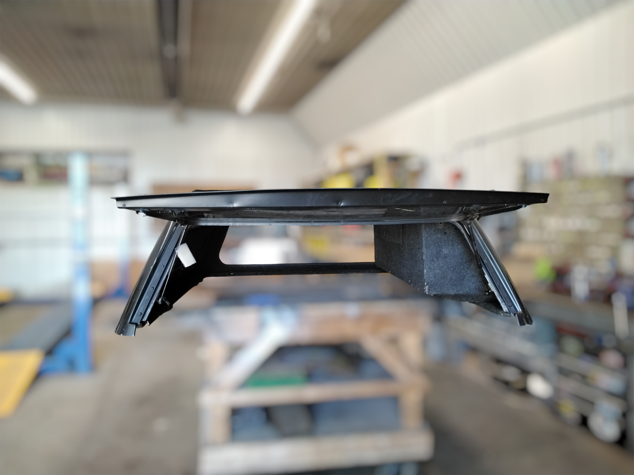 GMC Sierra or Chevrolet Silverado 5'8 GXG Iridium Effect Leer100RCC Truck Cap 3 GMC Sierra or Chevrolet Silverado 5'8 GXG Iridium Effect Leer100RCC Truck Cap - Image 3