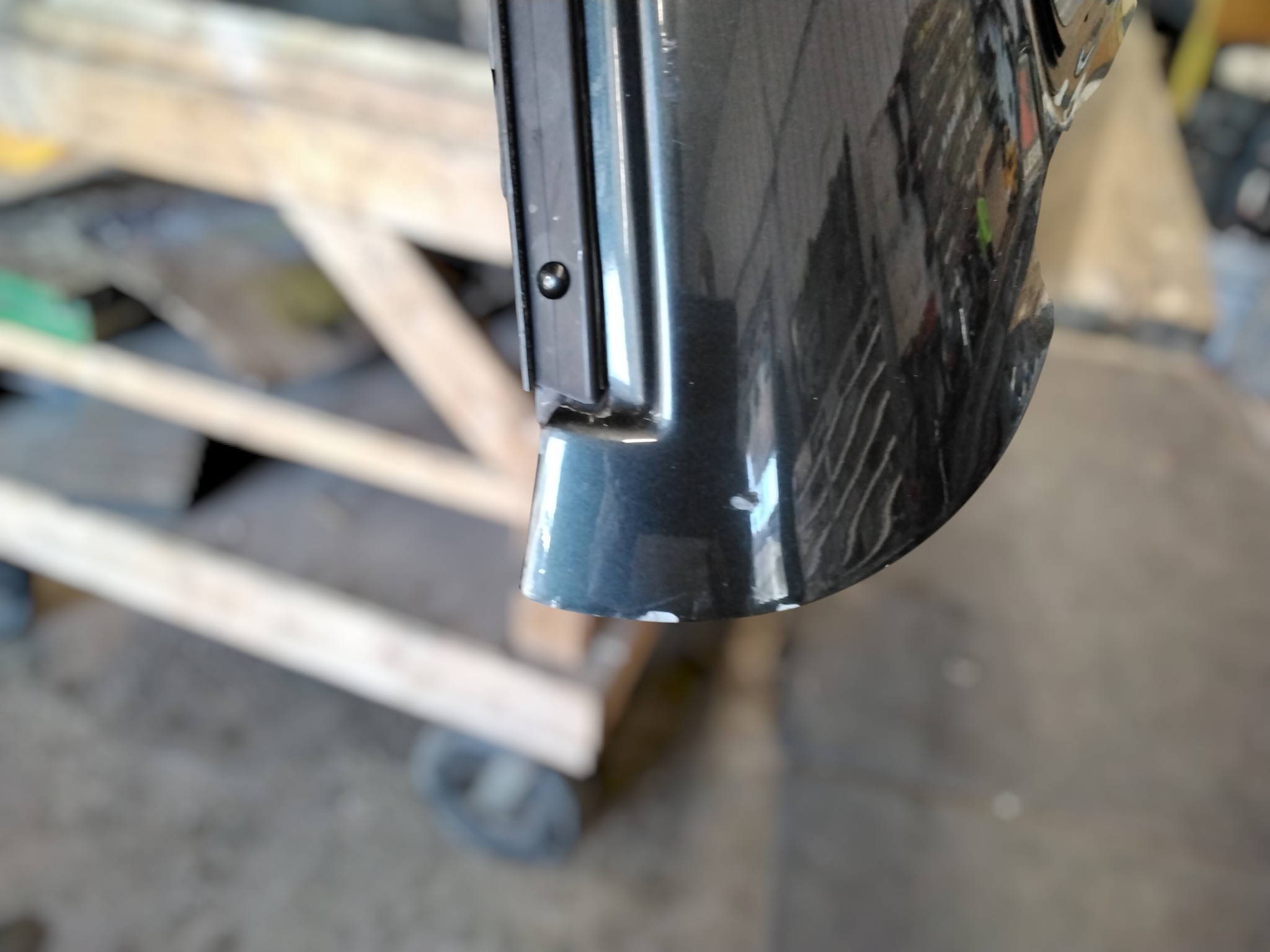 GMC Sierra or Chevrolet Silverado 5'8 GXG Iridium Effect Leer100RCC Truck Cap 10 GMC Sierra or Chevrolet Silverado 5'8 GXG Iridium Effect Leer100RCC Truck Cap - Image 10