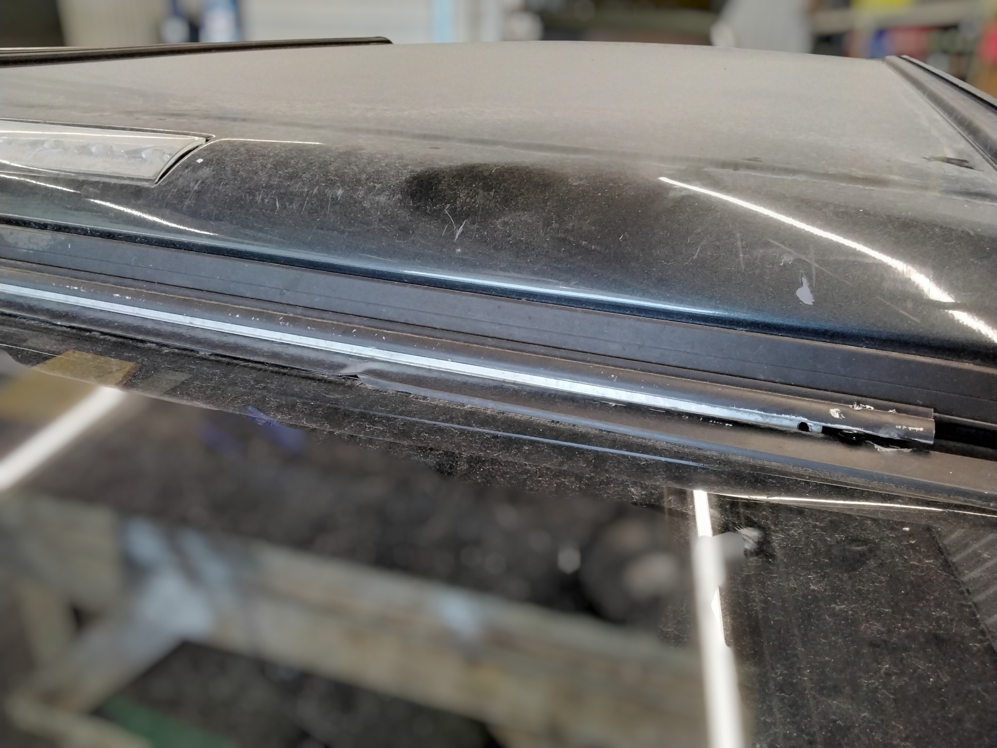 GMC Sierra or Chevrolet Silverado 5'8 GXG Iridium Effect Leer100RCC Truck Cap 11 GMC Sierra or Chevrolet Silverado 5'8 GXG Iridium Effect Leer100RCC Truck Cap - Image 11