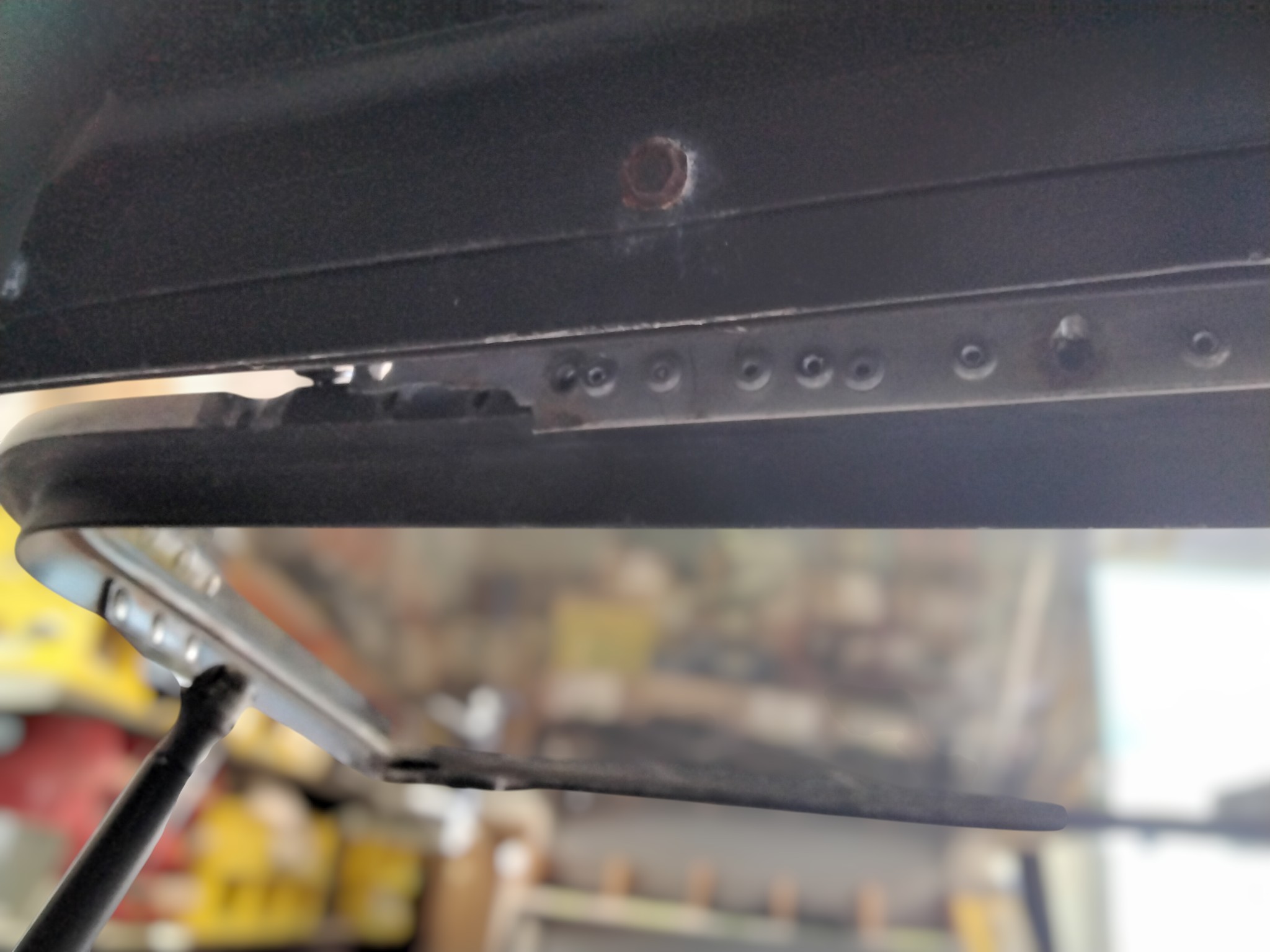GMC Sierra or Chevrolet Silverado 5'8 GXG Iridium Effect Leer100RCC Truck Cap 12 GMC Sierra or Chevrolet Silverado 5'8 GXG Iridium Effect Leer100RCC Truck Cap - Image 12