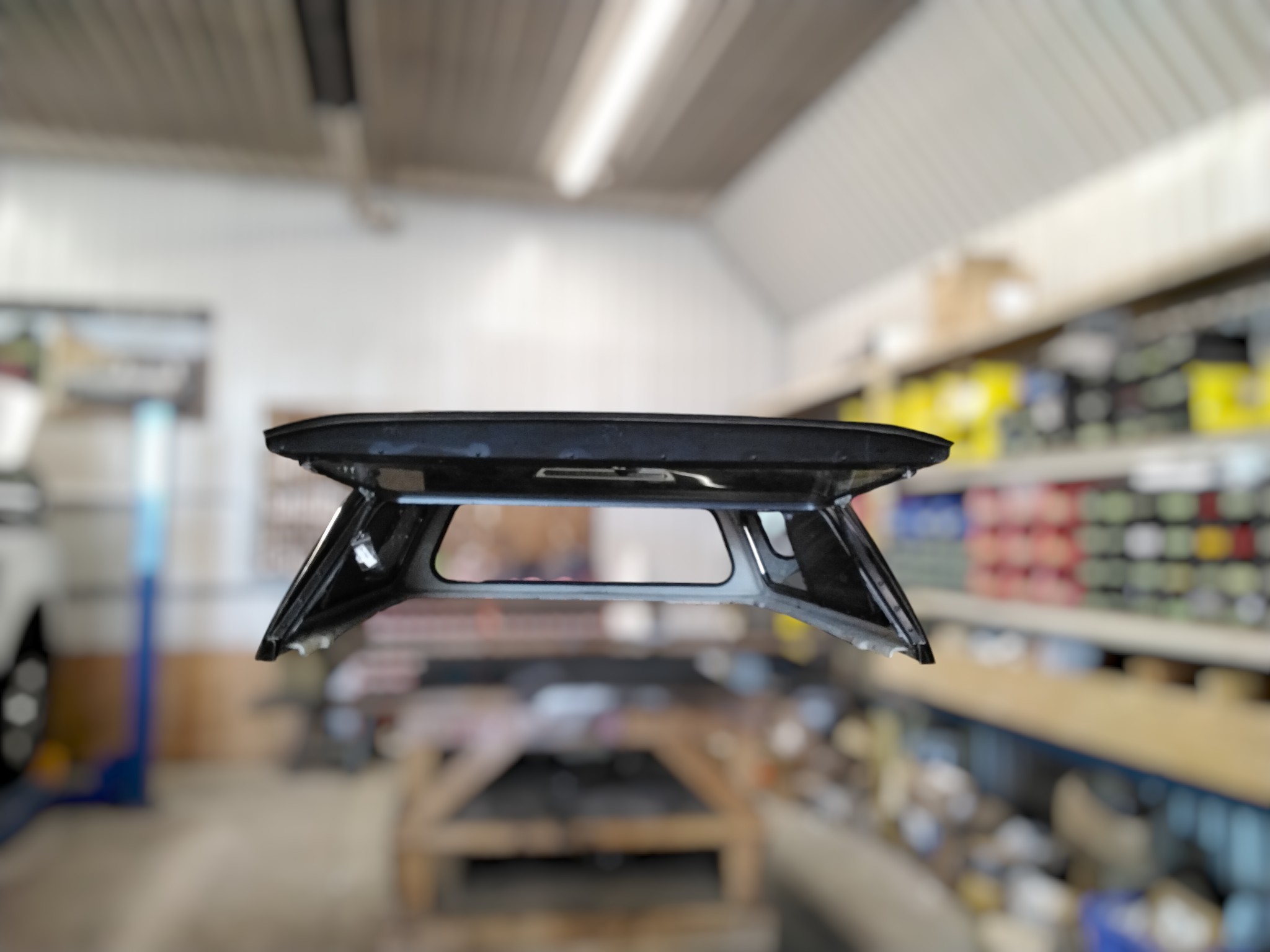 2022 - 2026 Toyota Tundra 6'6 Black Leer100R Truck Cap 3 2022 - 2026 Toyota Tundra 6'6 Black Leer100R Truck Cap - Image 3