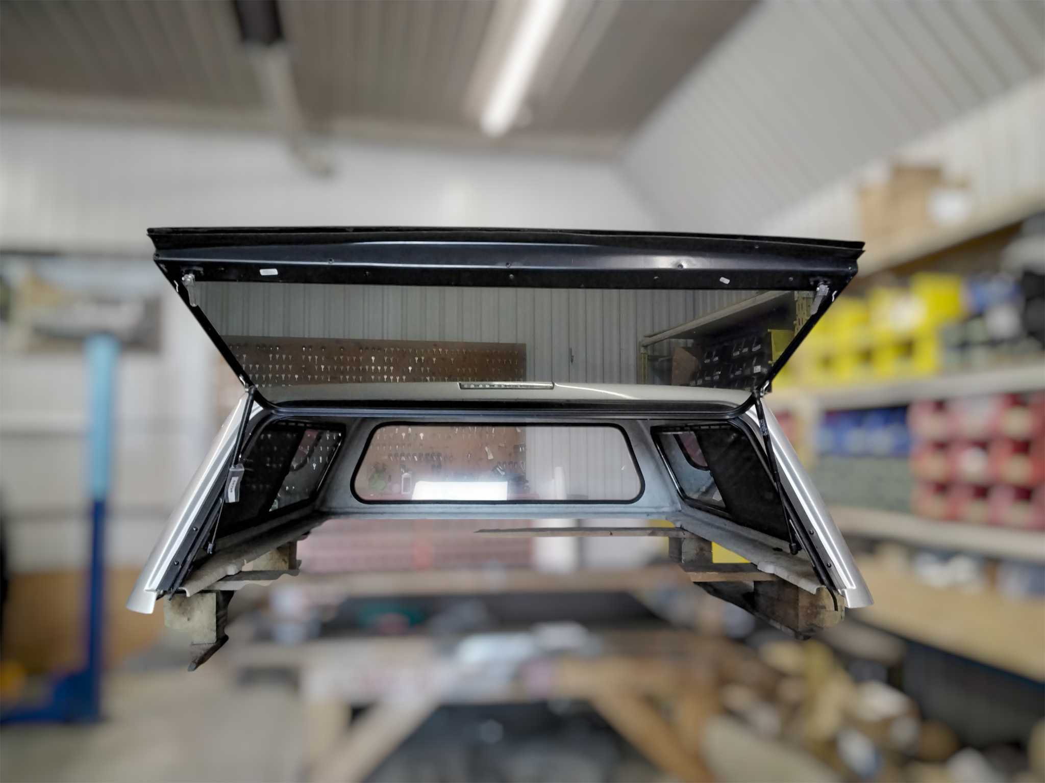 GMC Sierra or Chevrolet Silverado 6'6 Silver Leer Legend Truck Cap 3 GMC Sierra or Chevrolet Silverado 6'6 Silver Leer Legend Truck Cap - Image 3