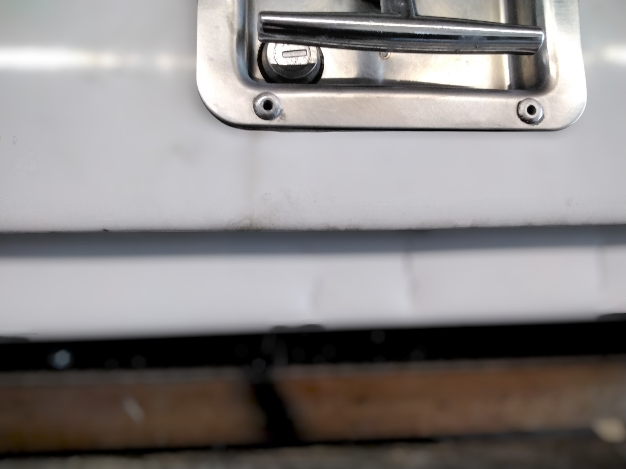 GMC Sierra or Chevrolet Silverado HD 2500/3500 6'9 White Leer Contractor Truck Cap 9 GMC Sierra or Chevrolet Silverado HD 2500/3500 6'9 White Leer Contractor Truck Cap - Image 9