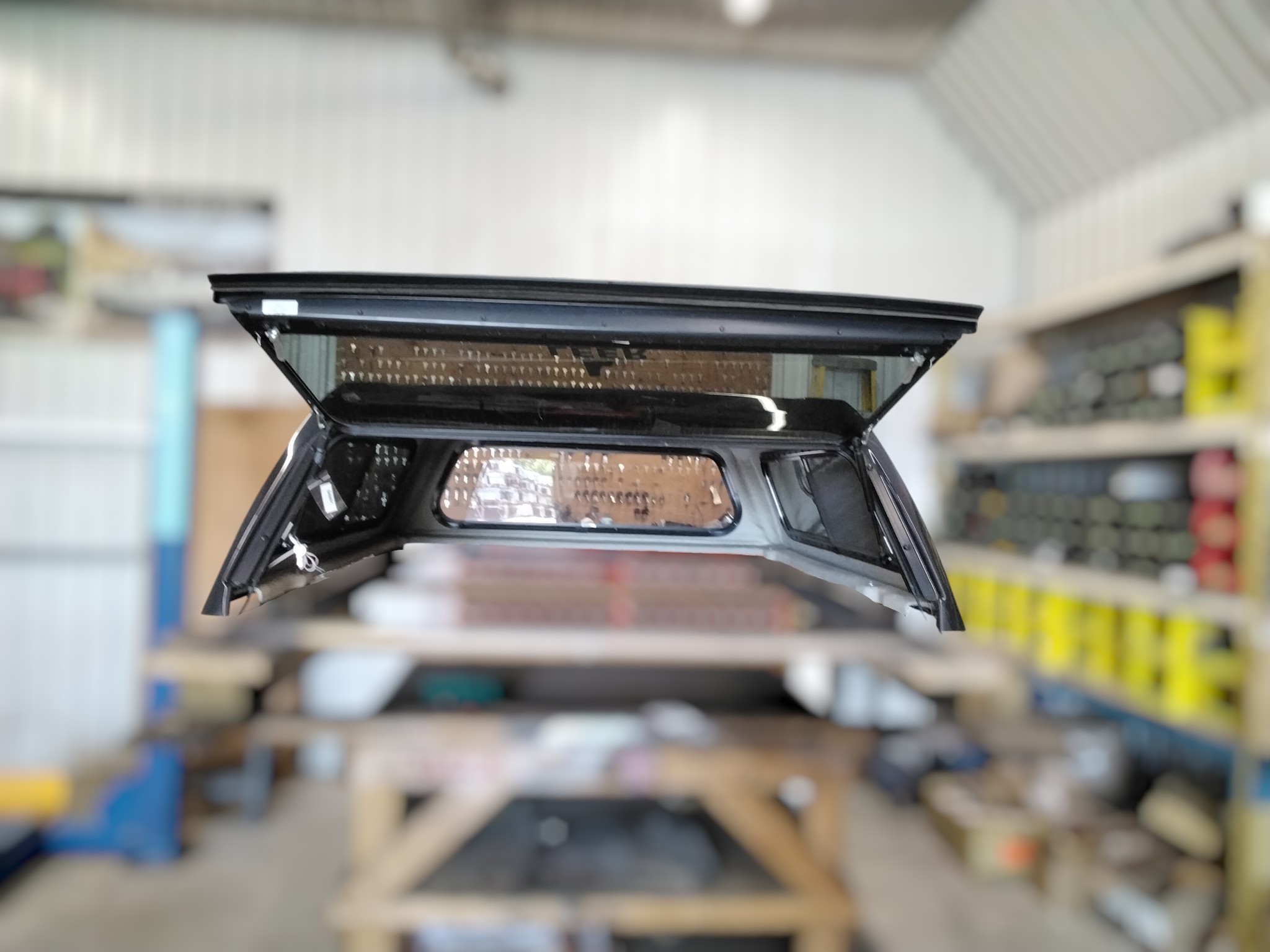 2024 - 2026 Toyota Tacoma 6'2 Underground Grey Leer100S Truck Cap 3 2024 - 2026 Toyota Tacoma 6'2 Underground Grey Leer100S Truck Cap - Image 3