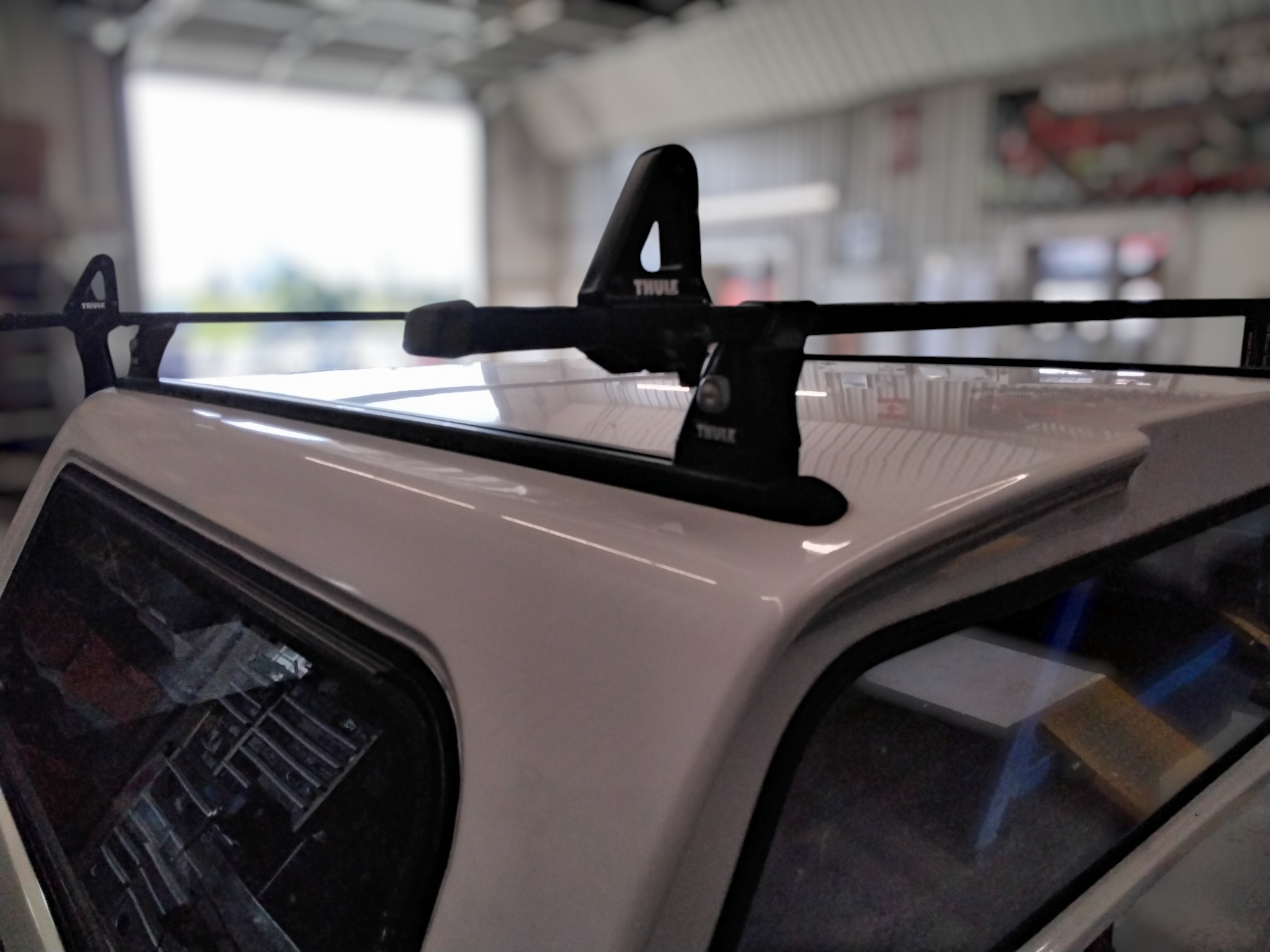 2015 - 2020 Ford F150 5'6 YZ White Leer100R Truck Cap 5 2015 - 2020 Ford F150 5'6 YZ White Leer100R Truck Cap - Image 5
