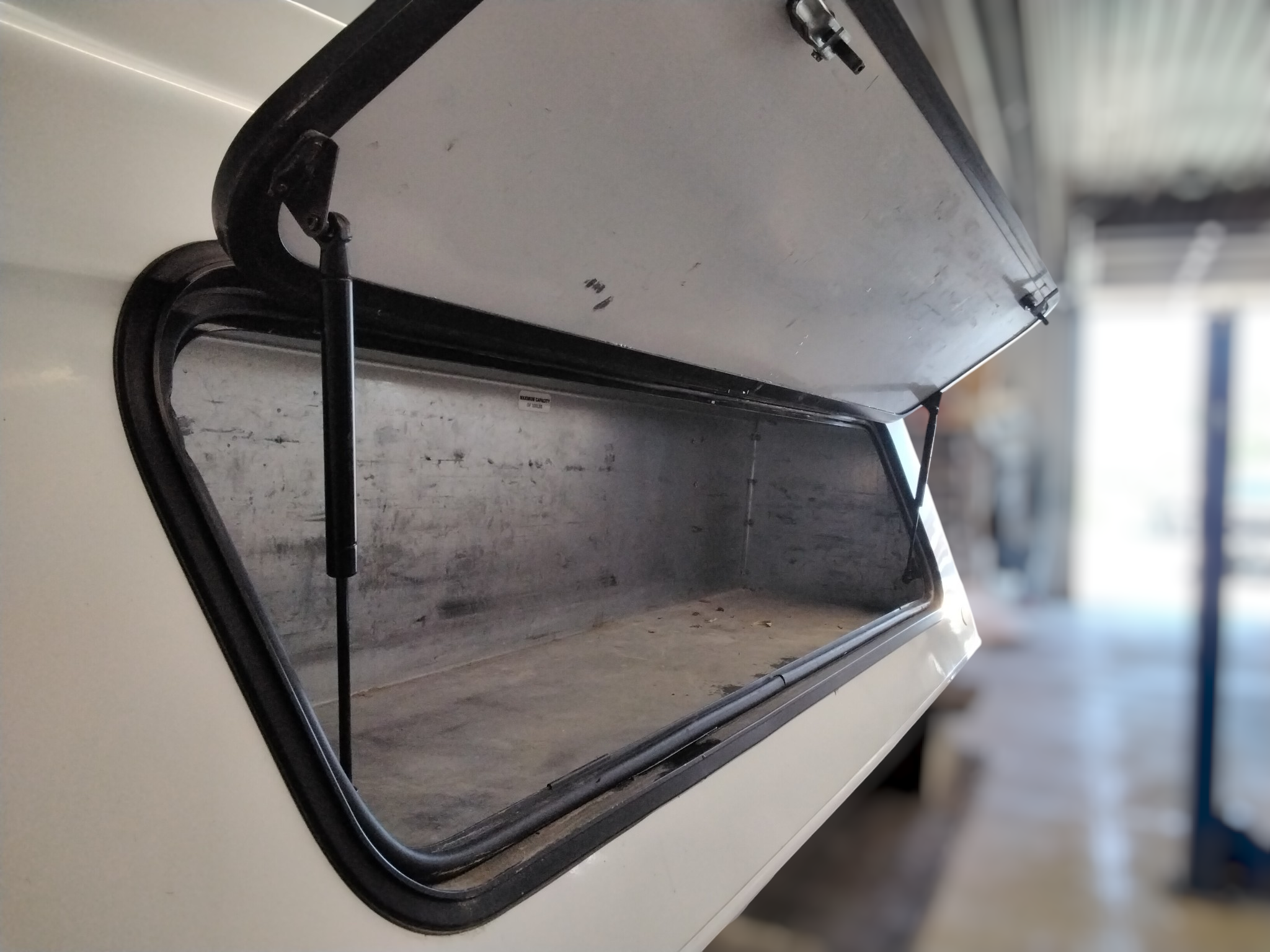 2015 - 2020 Ford F150 6'6 White Unicover Highrise Truck Cap 5 2015 - 2020 Ford F150 6'6 White Unicover Highrise Truck Cap - Image 5