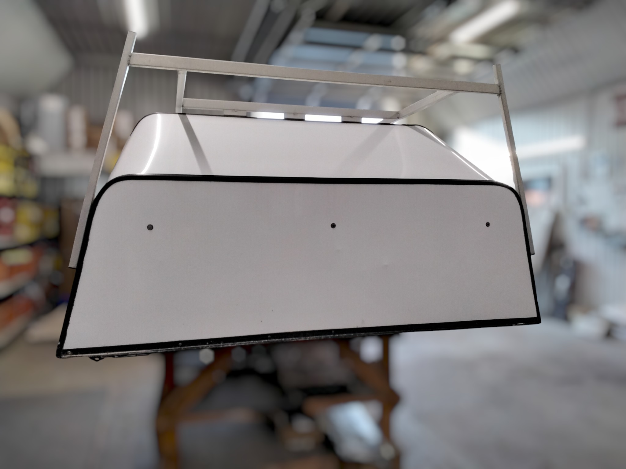 GMC Sierra or Chevrolet Silverado 1500 8' White Leer High rise Contractor Truck Cap 4 GMC Sierra or Chevrolet Silverado 1500 8' White Leer High rise Contractor Truck Cap - Image 4