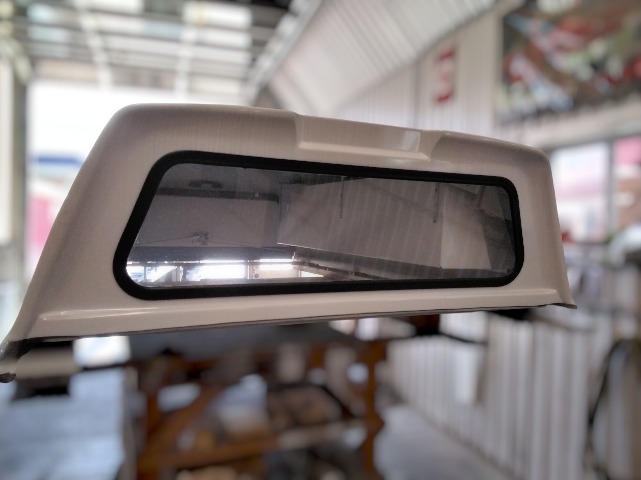 2023 - 2026 Ford Superduty 8' White Leer100SCC Truck Cap 4 2023 - 2026 Ford Superduty 8' White Leer100SCC Truck Cap - Image 4