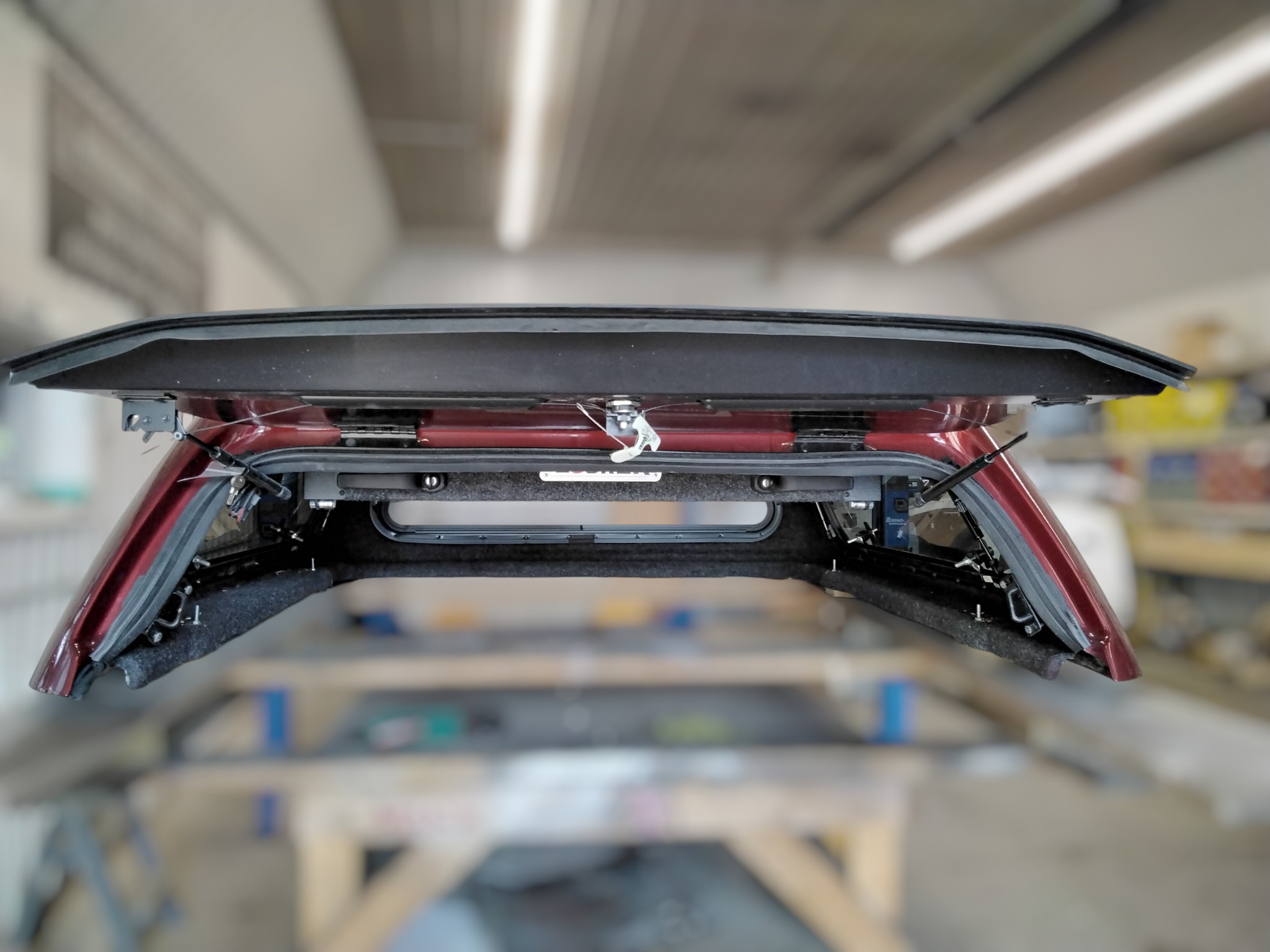 2023 - 2026 GMC Canyon 5'2 GNT Radiant Red Leer100R Truck Cap 3 2023 - 2026 GMC Canyon 5'2 GNT Radiant Red Leer100R Truck Cap - Image 3