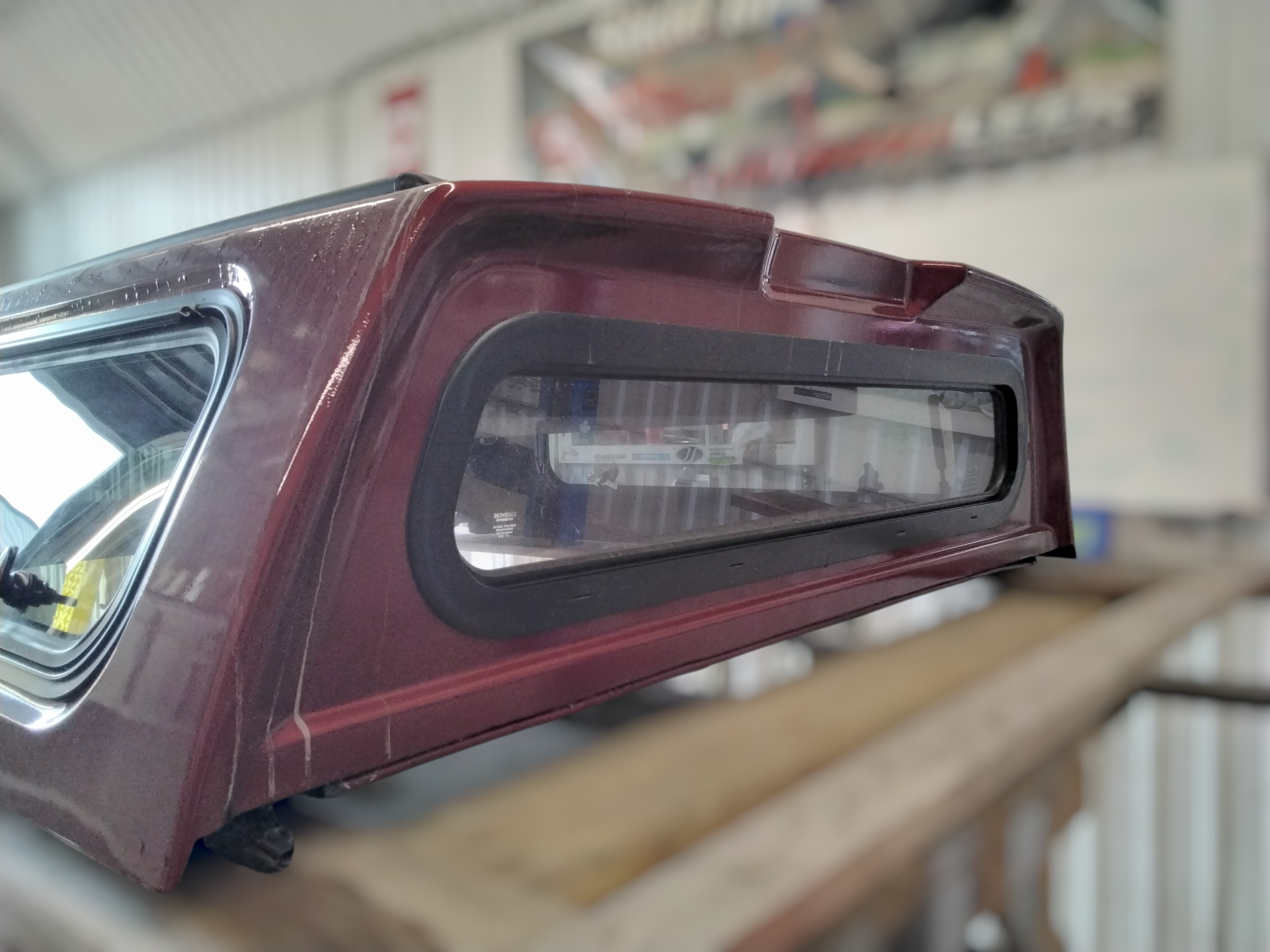 2023 - 2026 GMC Canyon 5'2 GNT Radiant Red Leer100R Truck Cap 4 2023 - 2026 GMC Canyon 5'2 GNT Radiant Red Leer100R Truck Cap - Image 4