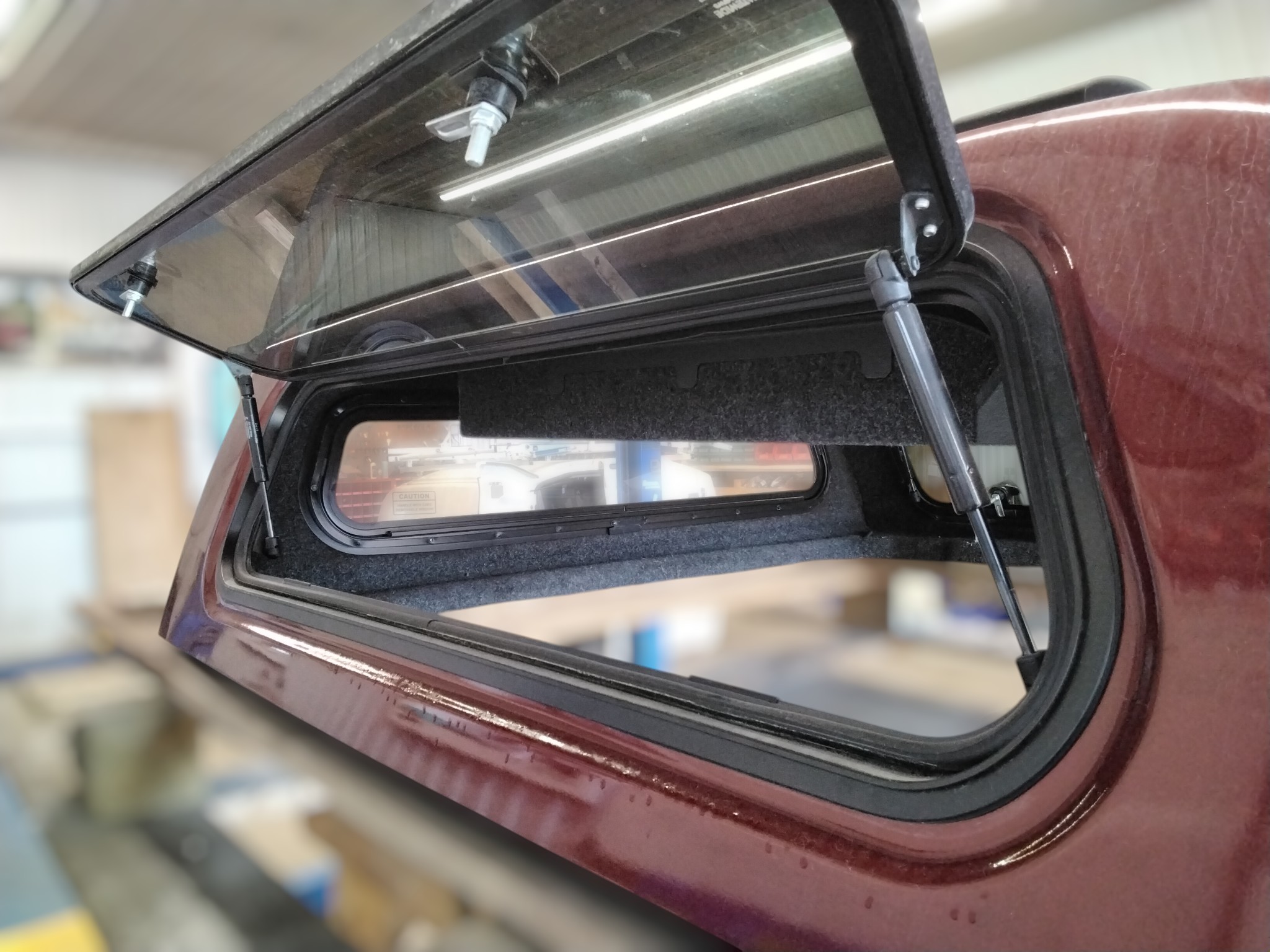 2023 - 2026 GMC Canyon 5'2 GNT Radiant Red Leer100R Truck Cap 6 2023 - 2026 GMC Canyon 5'2 GNT Radiant Red Leer100R Truck Cap - Image 6