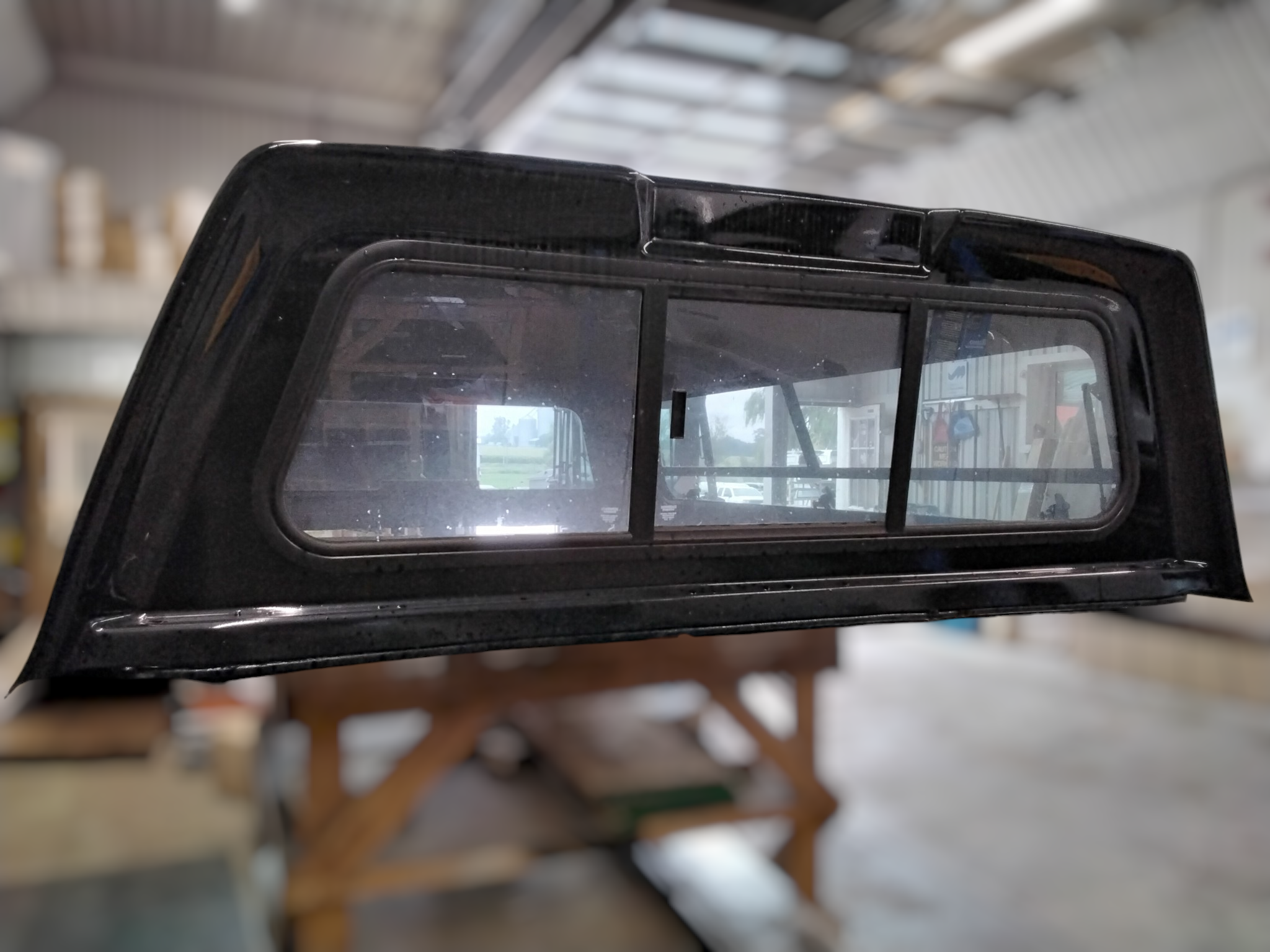 2017 - 2022 Ford Superduty 8' G1 Shadow Black Leer100XR Truck Cap 4 2017 - 2022 Ford Superduty 8' G1 Shadow Black Leer100XR Truck Cap - Image 4