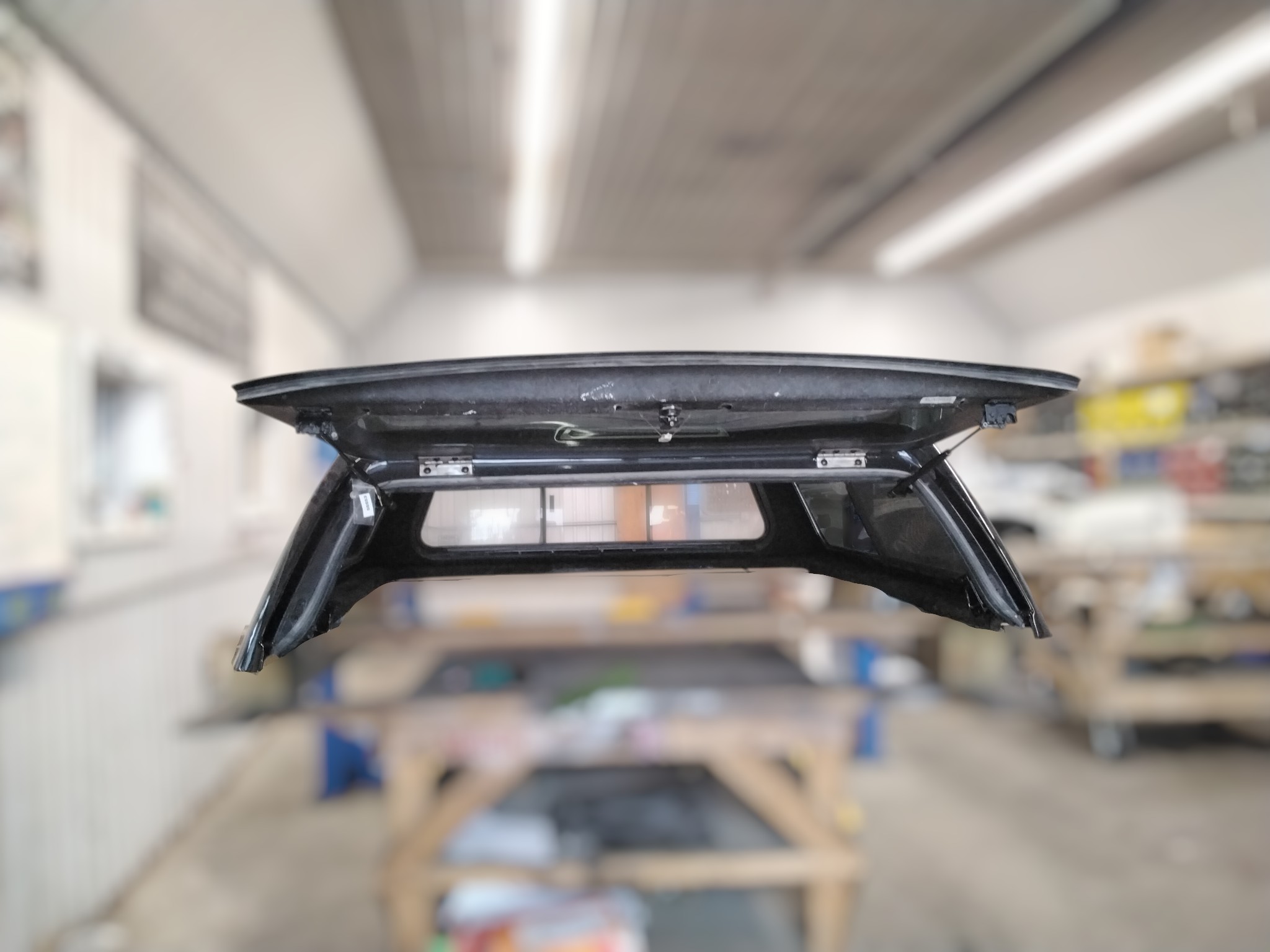 Chevrolet Silverado 1500 5'8 GBA Black Leer100XR Truck Cap 3 Chevrolet Silverado 1500 5'8 GBA Black Leer100XR Truck Cap - Image 3