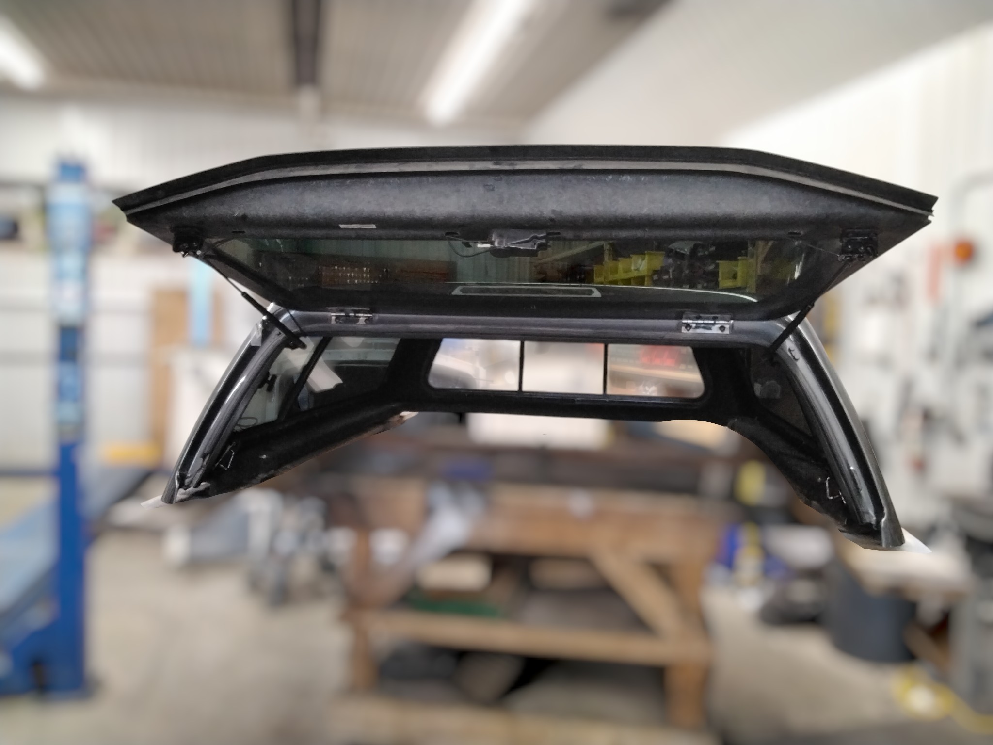 2015 - 2020 Ford F150 6'6 J7 Magnetic Grey Leer100XL Truck Cap 3 2015 - 2020 Ford F150 6'6 J7 Magnetic Grey Leer100XL Truck Cap - Image 3