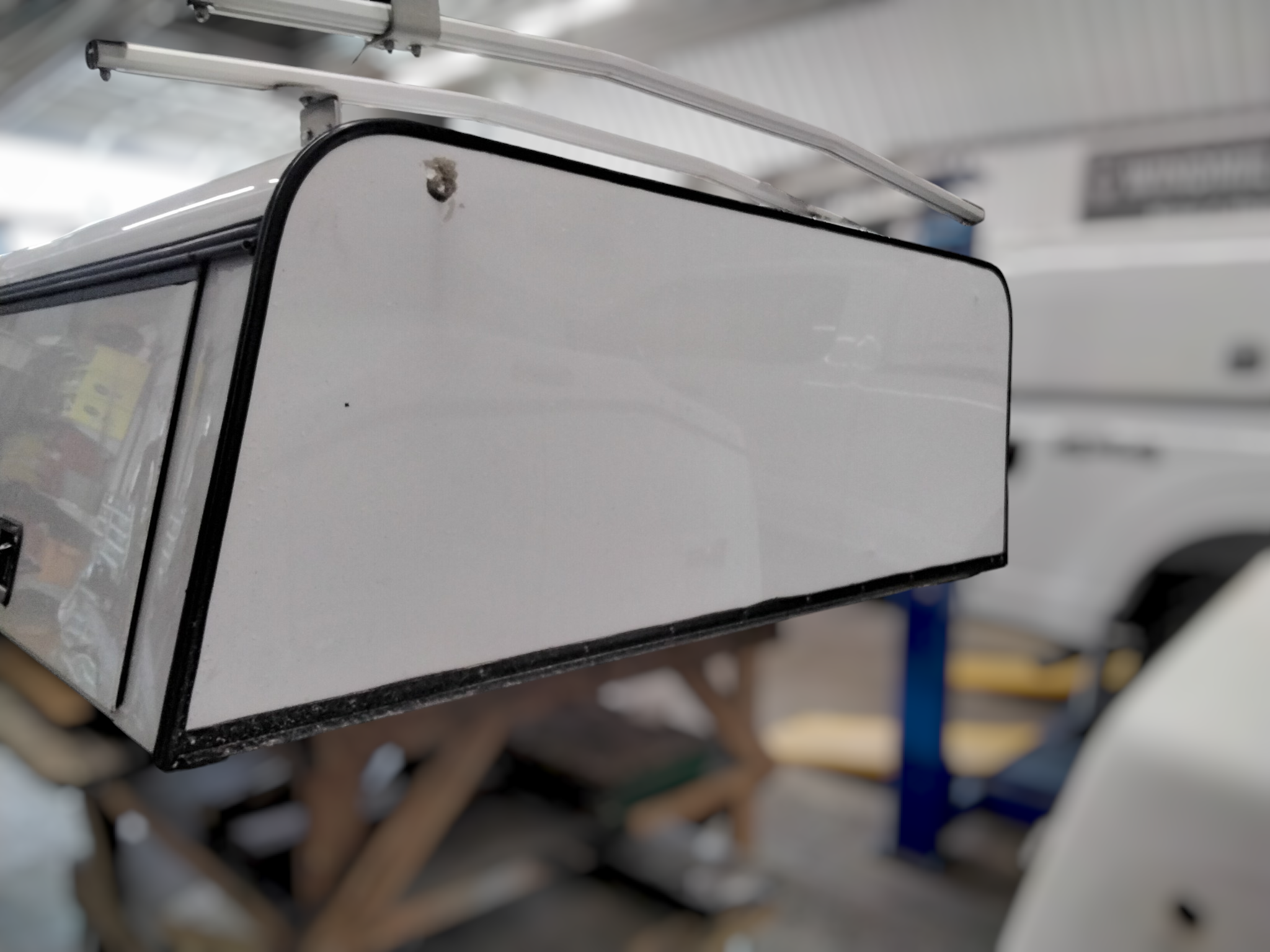 2017 - 2022 Ford Superduty 8' White ARE Contractor Truck Cap 4 2017 - 2022 Ford Superduty 8' White ARE Contractor Truck Cap - Image 4