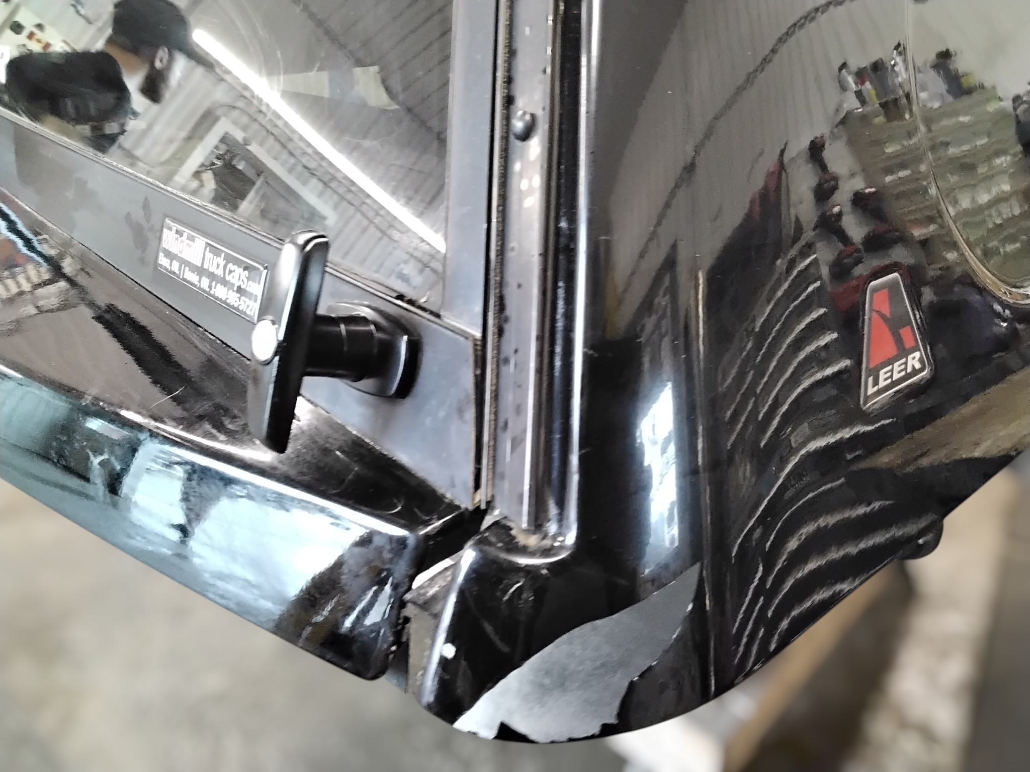 2015 - 2020 Ford F150 6'6 G1 Shadow Black Leer100RCC Truck Cap 5 2015 - 2020 Ford F150 6'6 G1 Shadow Black Leer100RCC Truck Cap - Image 5