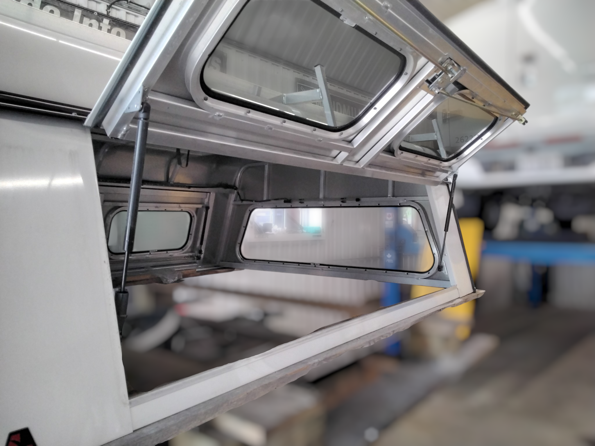 2017- 2026 Ford Superduty 6'9 White Leer Contractor Truck Cap 5 2017- 2026 Ford Superduty 6'9 White Leer Contractor Truck Cap - Image 5