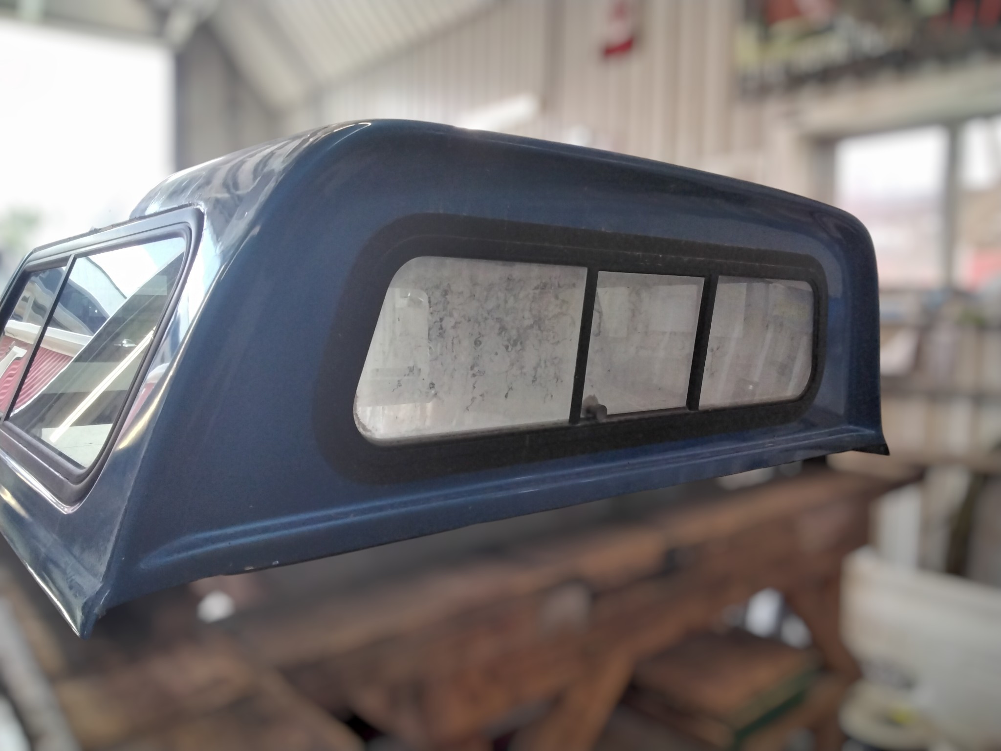 2005 - 2015 Toyota Tacoma 5'2 8P1 Blue Raider Vagabond Truck Cap 4 2005 - 2015 Toyota Tacoma 5'2 8P1 Blue Raider Vagabond Truck Cap - Image 4