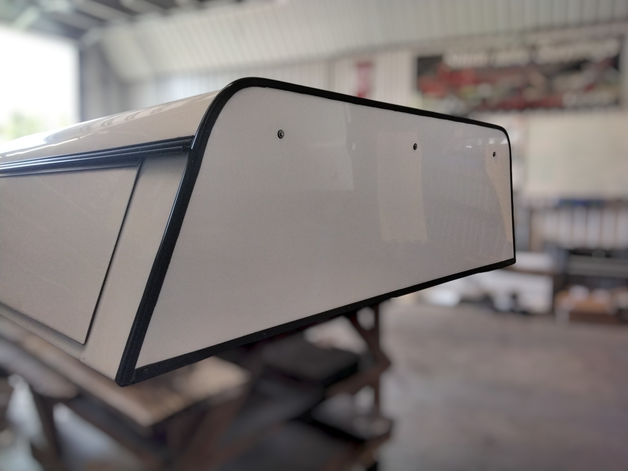 2015 - 2020 Ford F150 6'6 White Leer Contractor Truck Cap 4 2015 - 2020 Ford F150 6'6 White Leer Contractor Truck Cap - Image 4