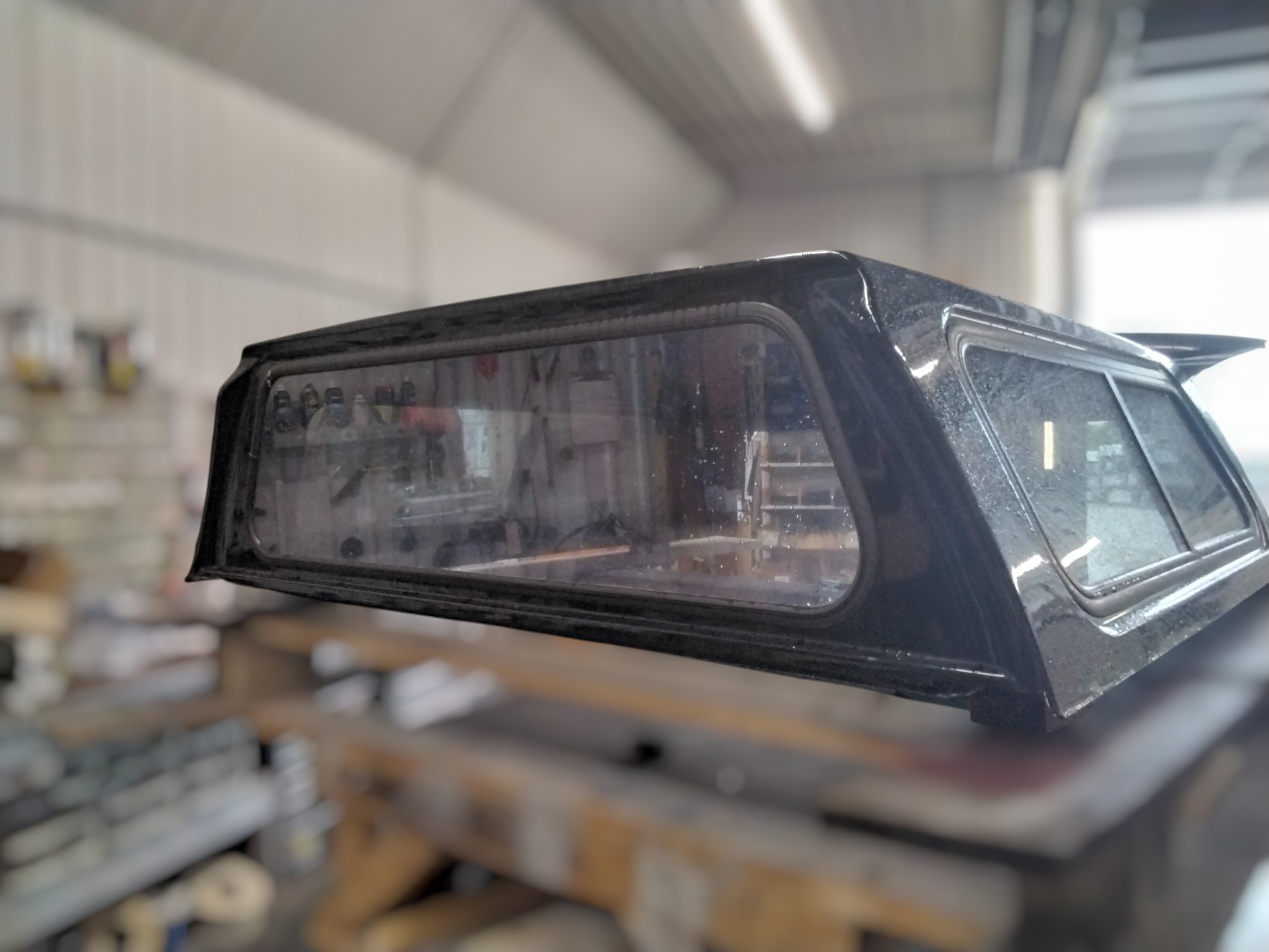 Chevrolet Silverado 1500 5'8 GBA Black Leer100XR Truck Cap 4 Chevrolet Silverado 1500 5'8 GBA Black Leer100XR Truck Cap - Image 4