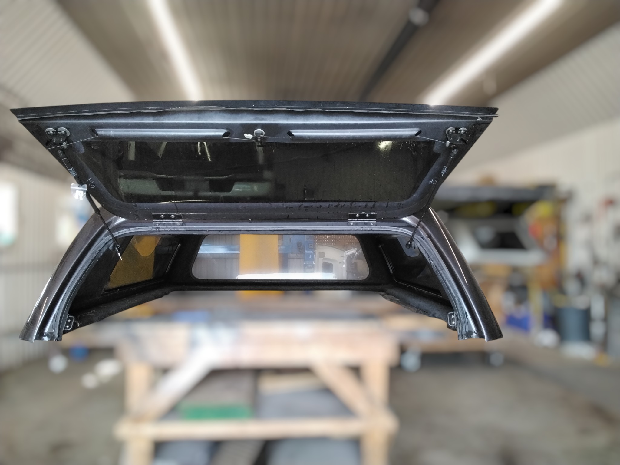 GMC Sierra or Chevrolet Silverado 6'6 Grey Leer100XL Truck Cap 3 GMC Sierra or Chevrolet Silverado 6'6 Grey Leer100XL Truck Cap - Image 3