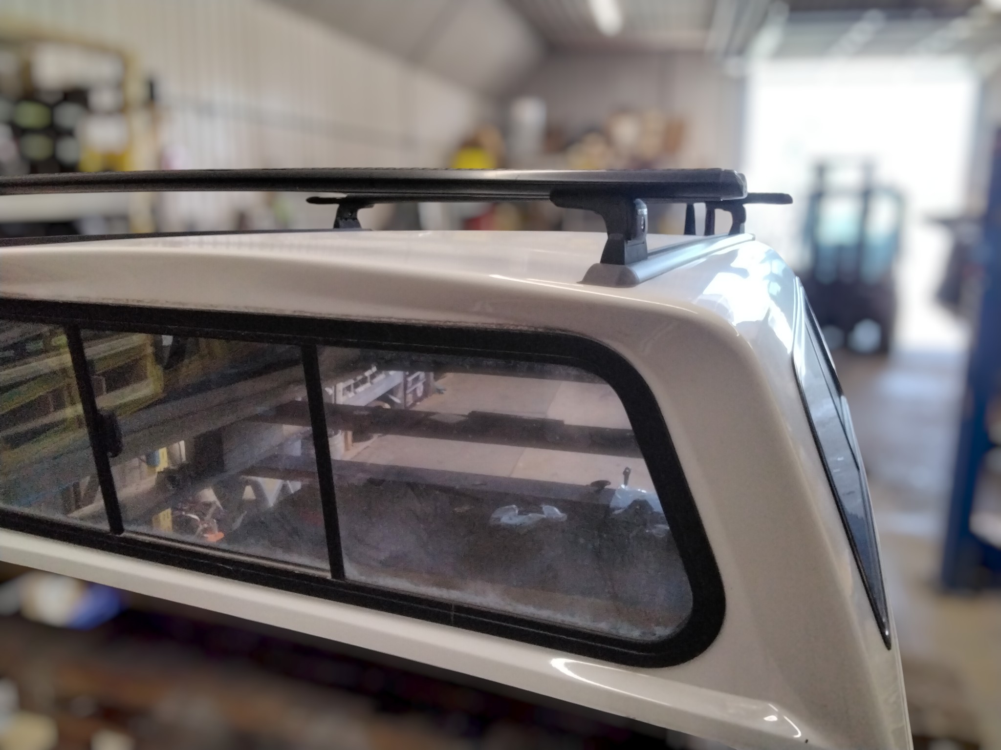 2015 - 2020 Ford F150 5'6 YZ Oxford White ARE Truck Cap 5 2015 - 2020 Ford F150 5'6 YZ Oxford White ARE Truck Cap - Image 5