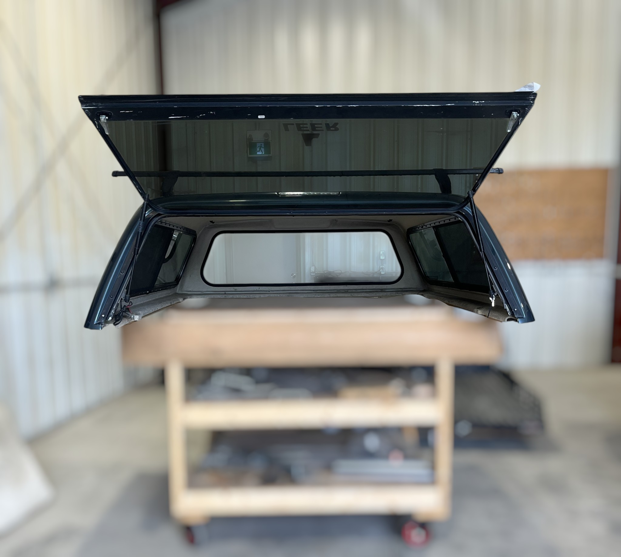 Chevrolet Silverado 6'6 46 Stealth Grey Leer100R Truck Cap 3 Chevrolet Silverado 6'6 46 Stealth Grey Leer100R Truck Cap - Image 3