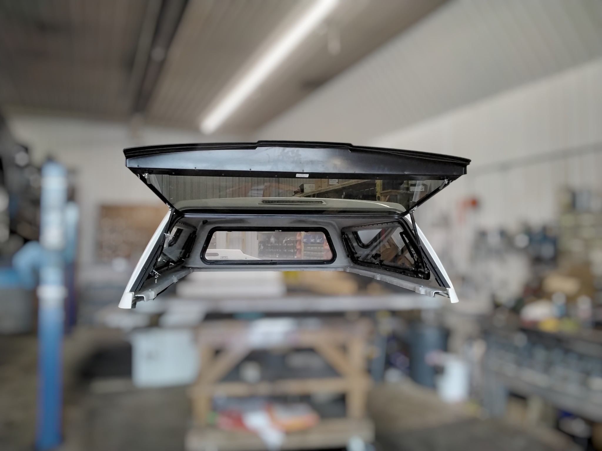 2021 - 2026 Ford F150 8' YZ White Leer100R Truck Cap 3 2021 - 2026 Ford F150 8' YZ White Leer100R Truck Cap - Image 3