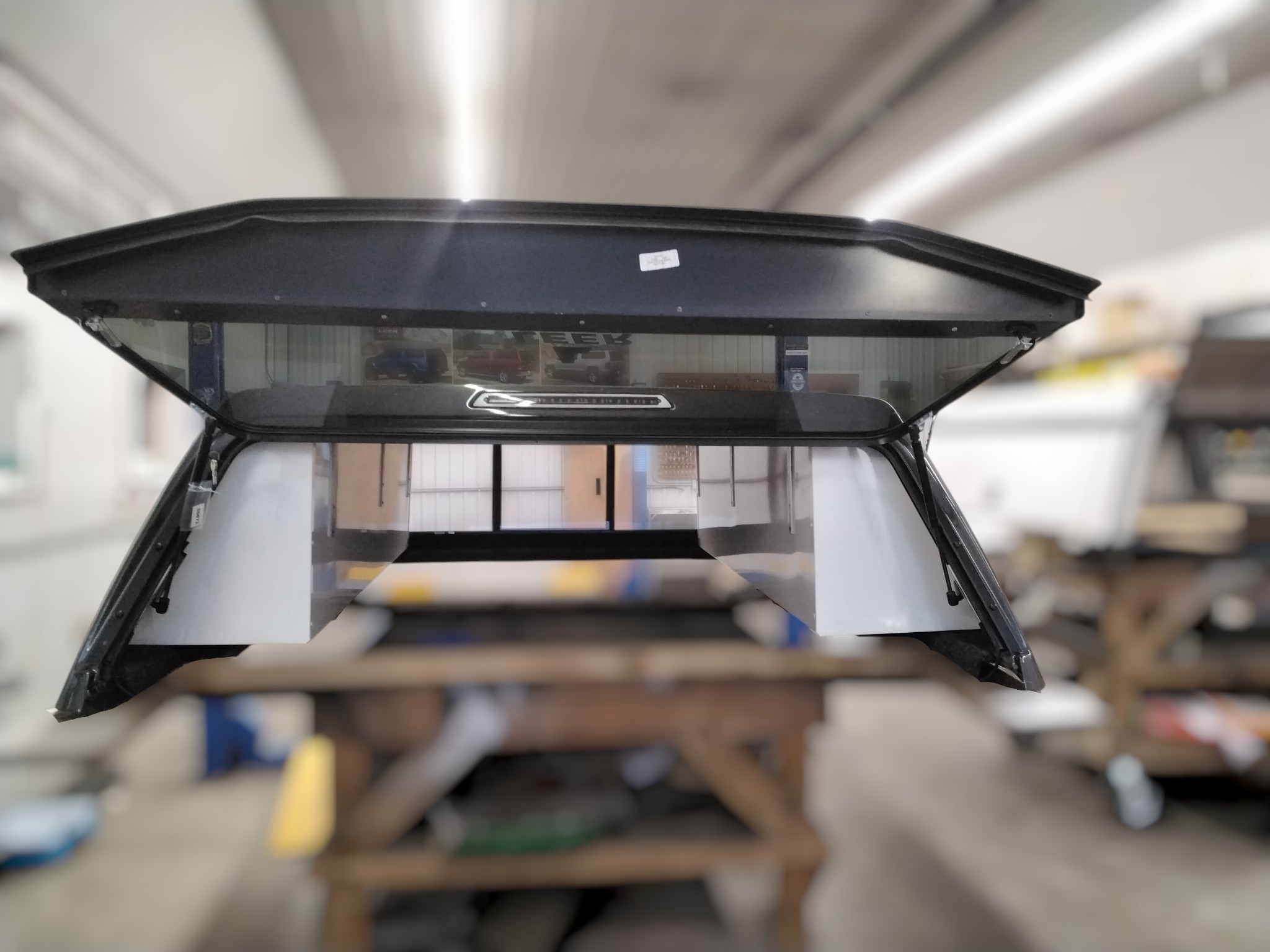 2015 - 2020 Ford F150 6'6 J7 Magnetic Grey Leer100RCC Truck Cap 3 2015 - 2020 Ford F150 6'6 J7 Magnetic Grey Leer100RCC Truck Cap - Image 3