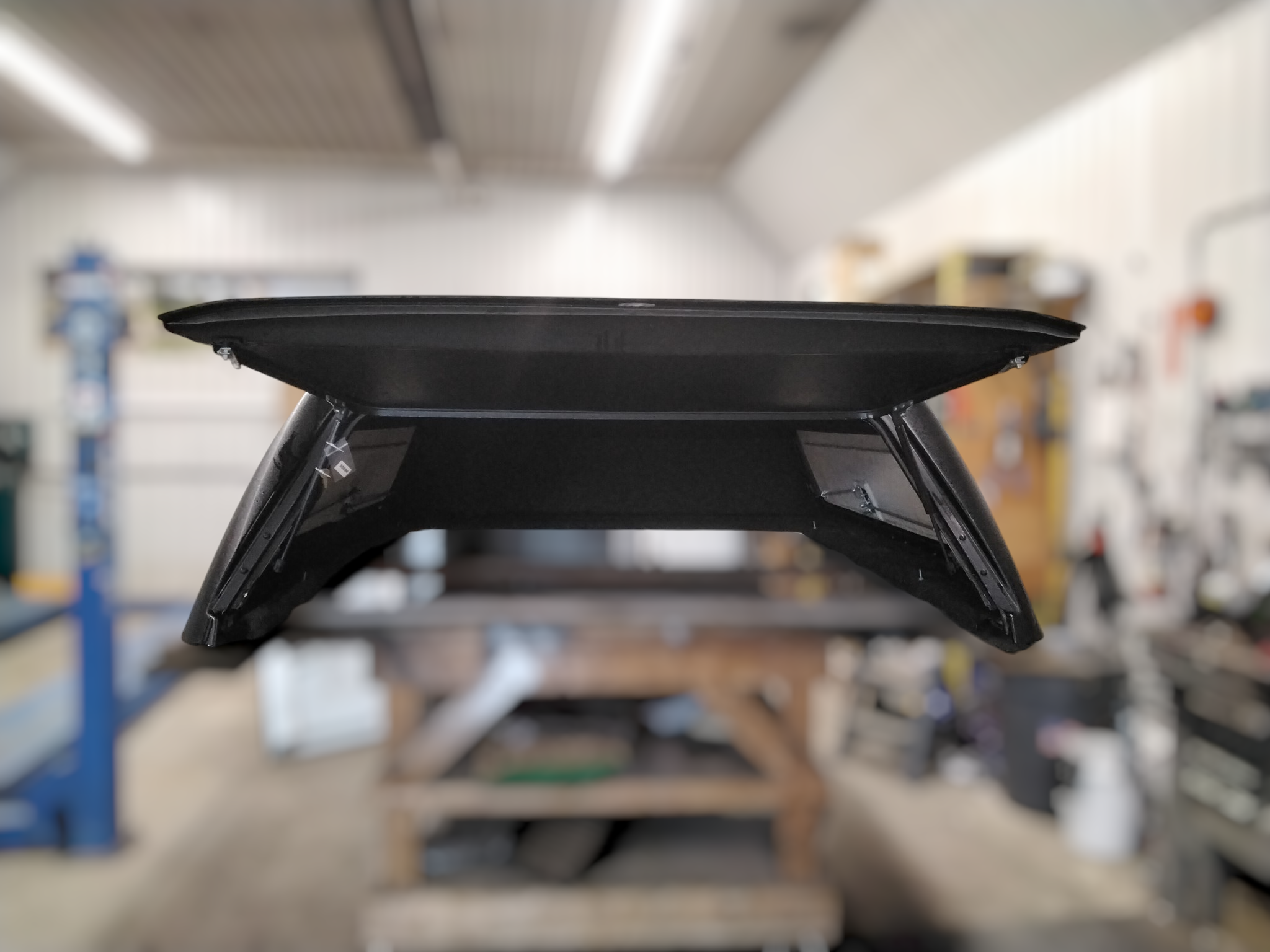 Chevrolet Silverado HD 2500/3500 6'9 GBA Black Leer100RCC Truck Cap 3 Chevrolet Silverado HD 2500/3500 6'9 GBA Black Leer100RCC Truck Cap - Image 3