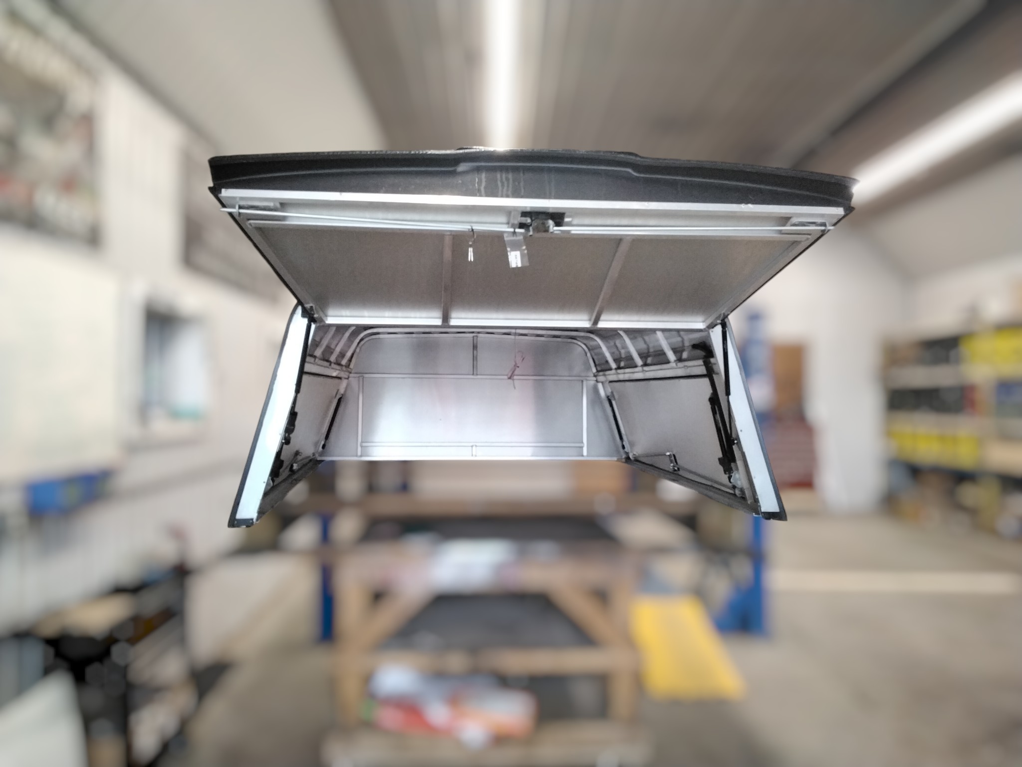 2023 - 2027 Ford Superduty 6'9 Silver Contractor Truck Cap 3 2023 - 2027 Ford Superduty 6'9 Silver Contractor Truck Cap - Image 3