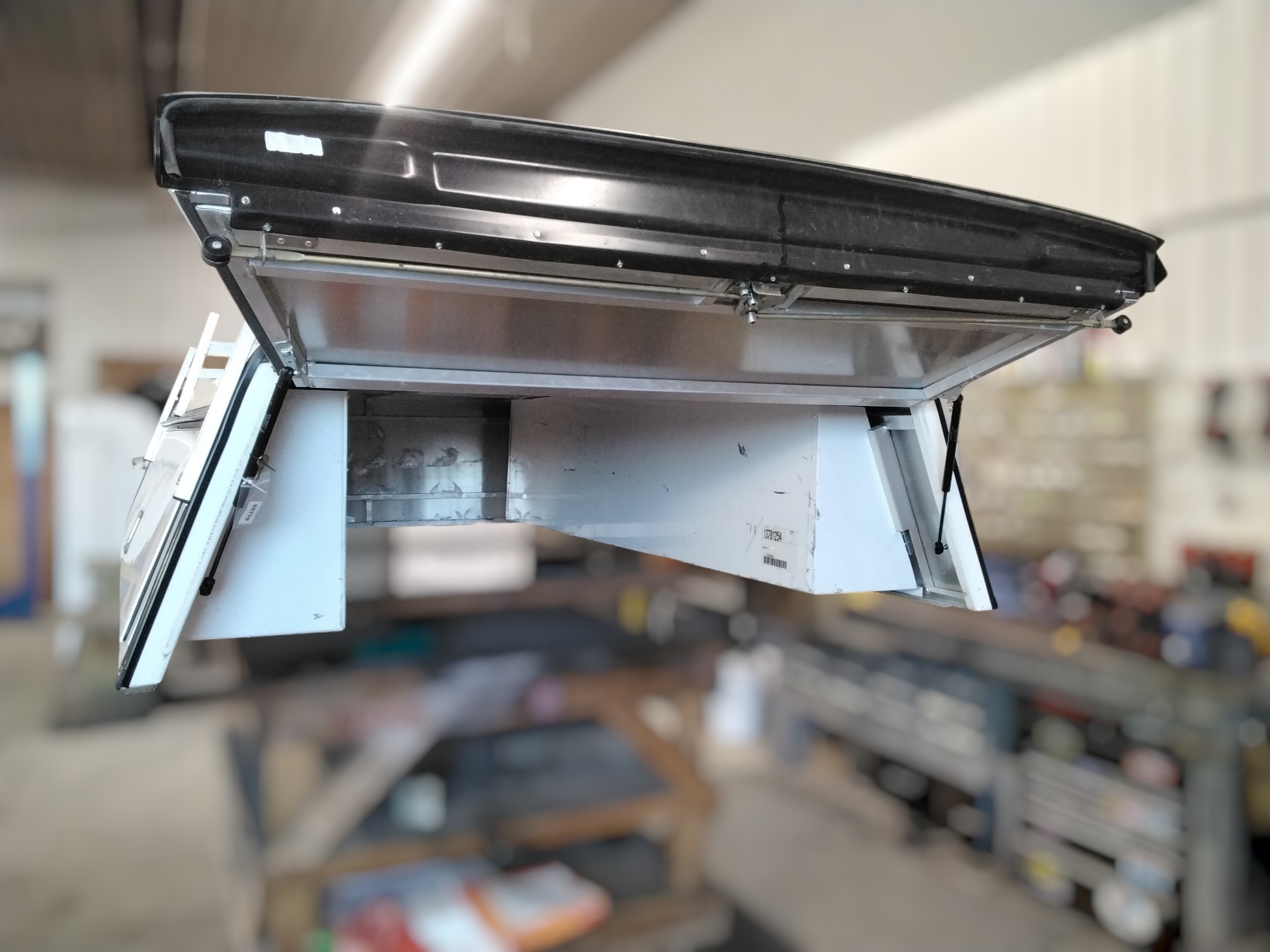 2021 - 2026 Ford F150 8' White Leer Contractor Truck Cap 3 2021 - 2026 Ford F150 8' White Leer Contractor Truck Cap - Image 3