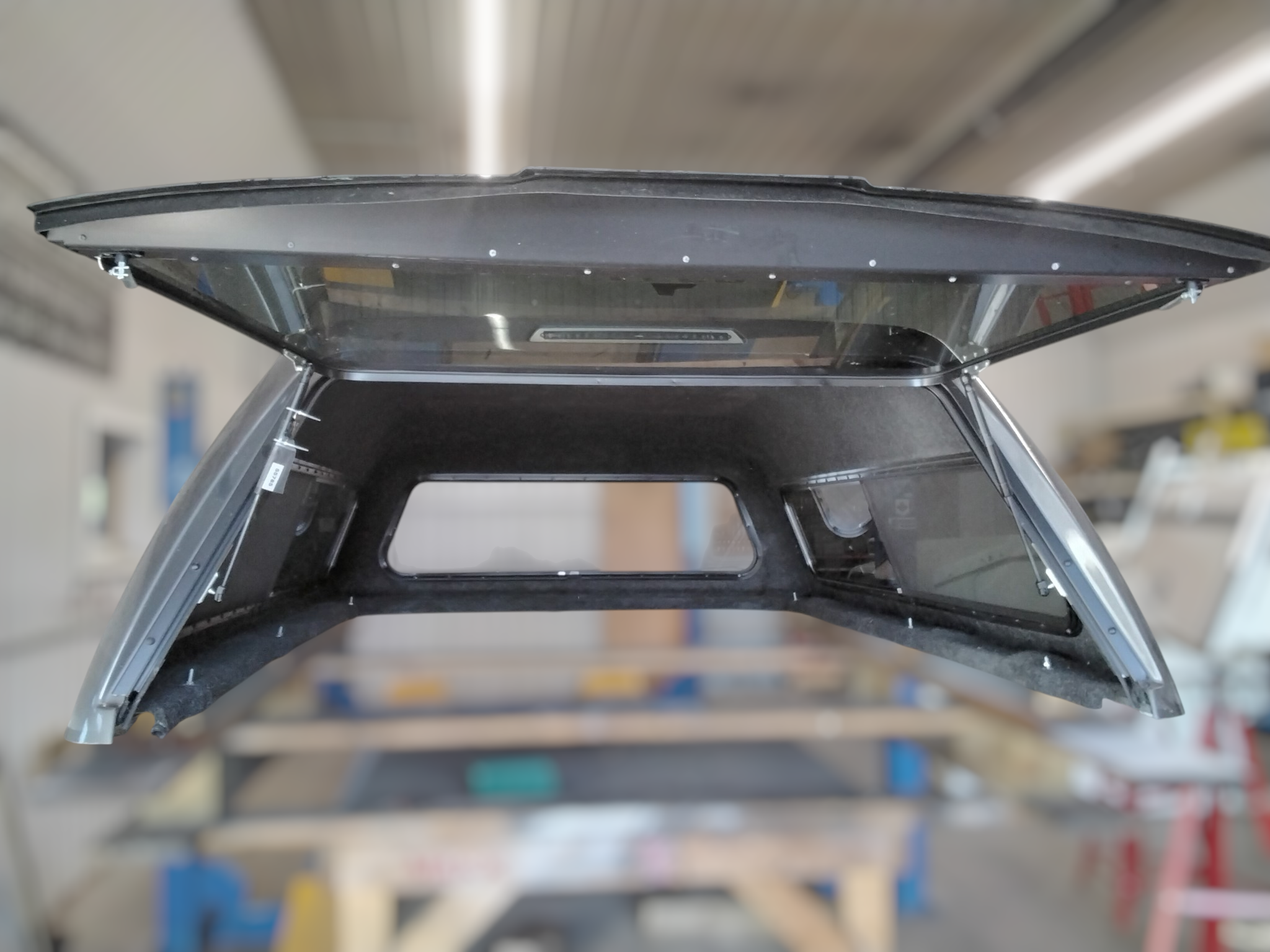 2023 - 2026 Ford Superduty 8' M7 Carbonized Grey Leer180 Truck Cap 3 2023 - 2026 Ford Superduty 8' M7 Carbonized Grey Leer180 Truck Cap - Image 3