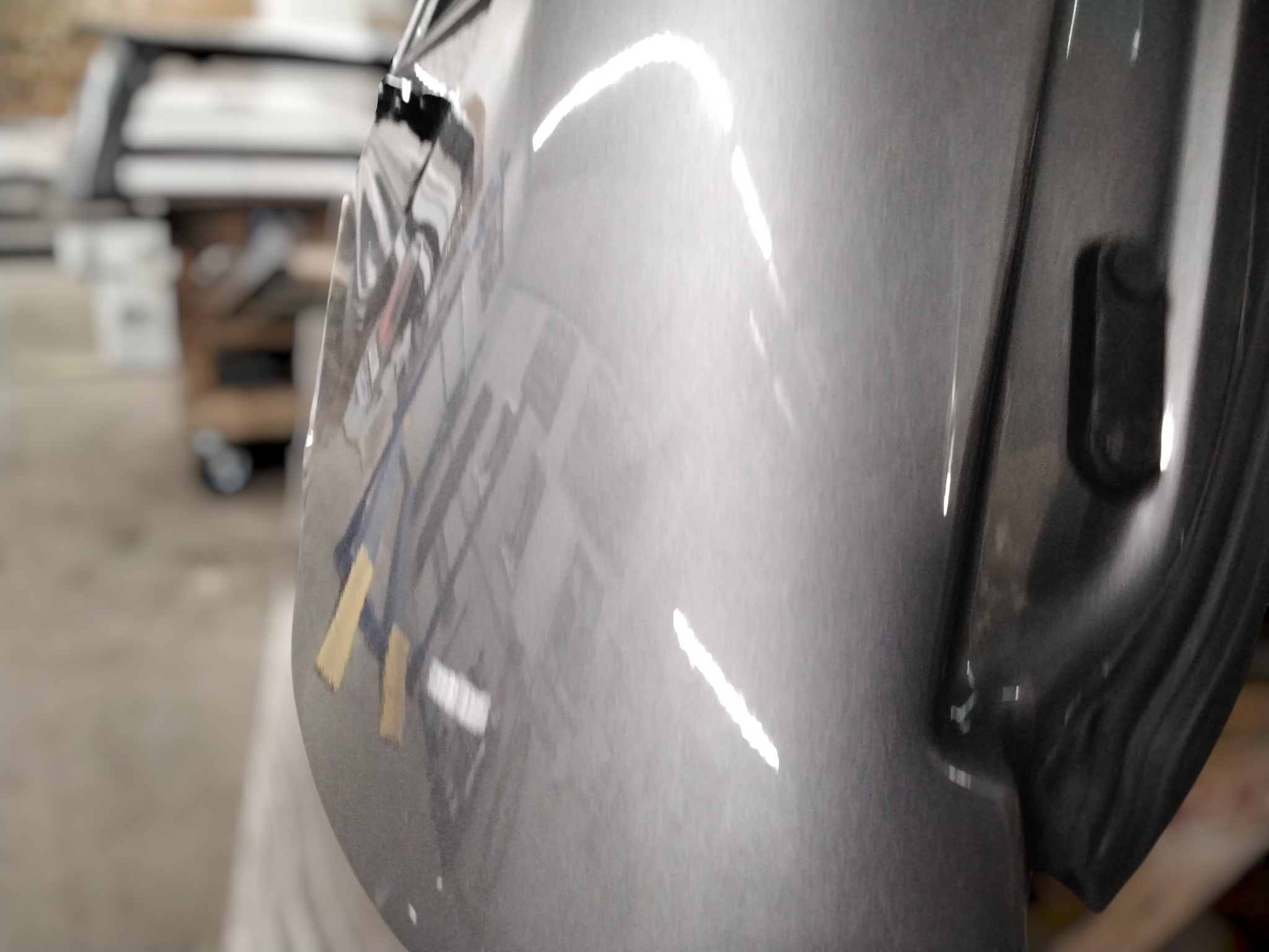 Chevrolet Silverado HD 2500/3500 6'9 GXD Sterling Grey Leer100XR Truck Cap 7 Chevrolet Silverado HD 2500/3500 6'9 GXD Sterling Grey Leer100XR Truck Cap - Image 7