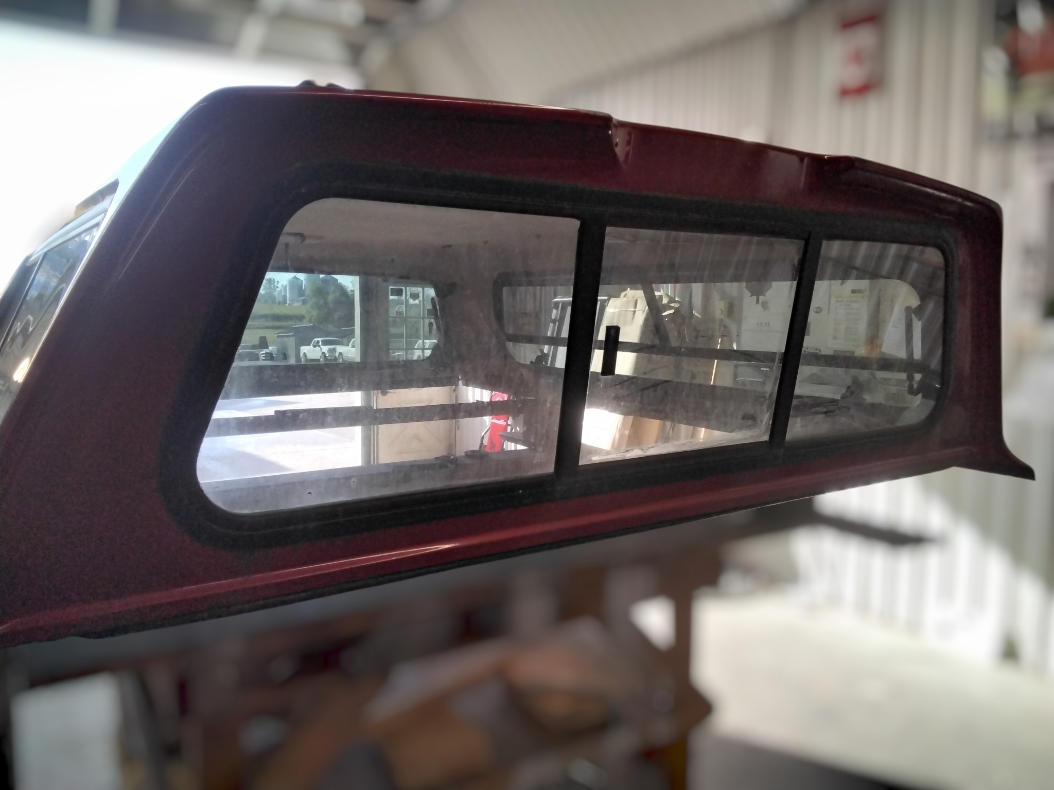 2009 - 2014 Ford F150 6'6 U6 Candy Red Leer100XR Truck Cap 4 2009 - 2014 Ford F150 6'6 U6 Candy Red Leer100XR Truck Cap - Image 4