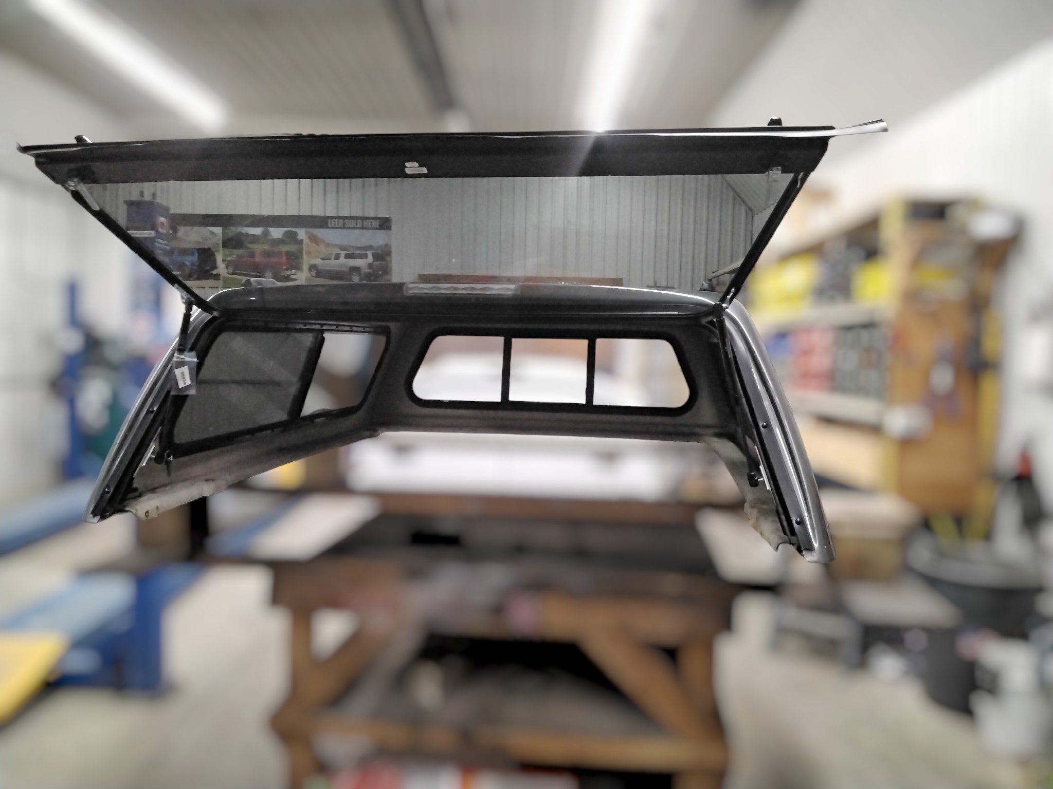 1993 - 2012 Ford Ranger 6' CX Gray Leer100R Truck Cap 3 1993 - 2012 Ford Ranger 6' CX Gray Leer100R Truck Cap - Image 3
