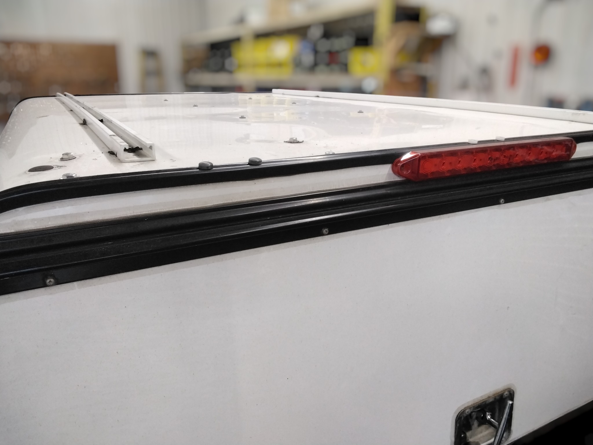 Dodge Ram 6'4 White Swiss Contractor Truck Cap 8 Dodge Ram 6'4 White Swiss Contractor Truck Cap - Image 8