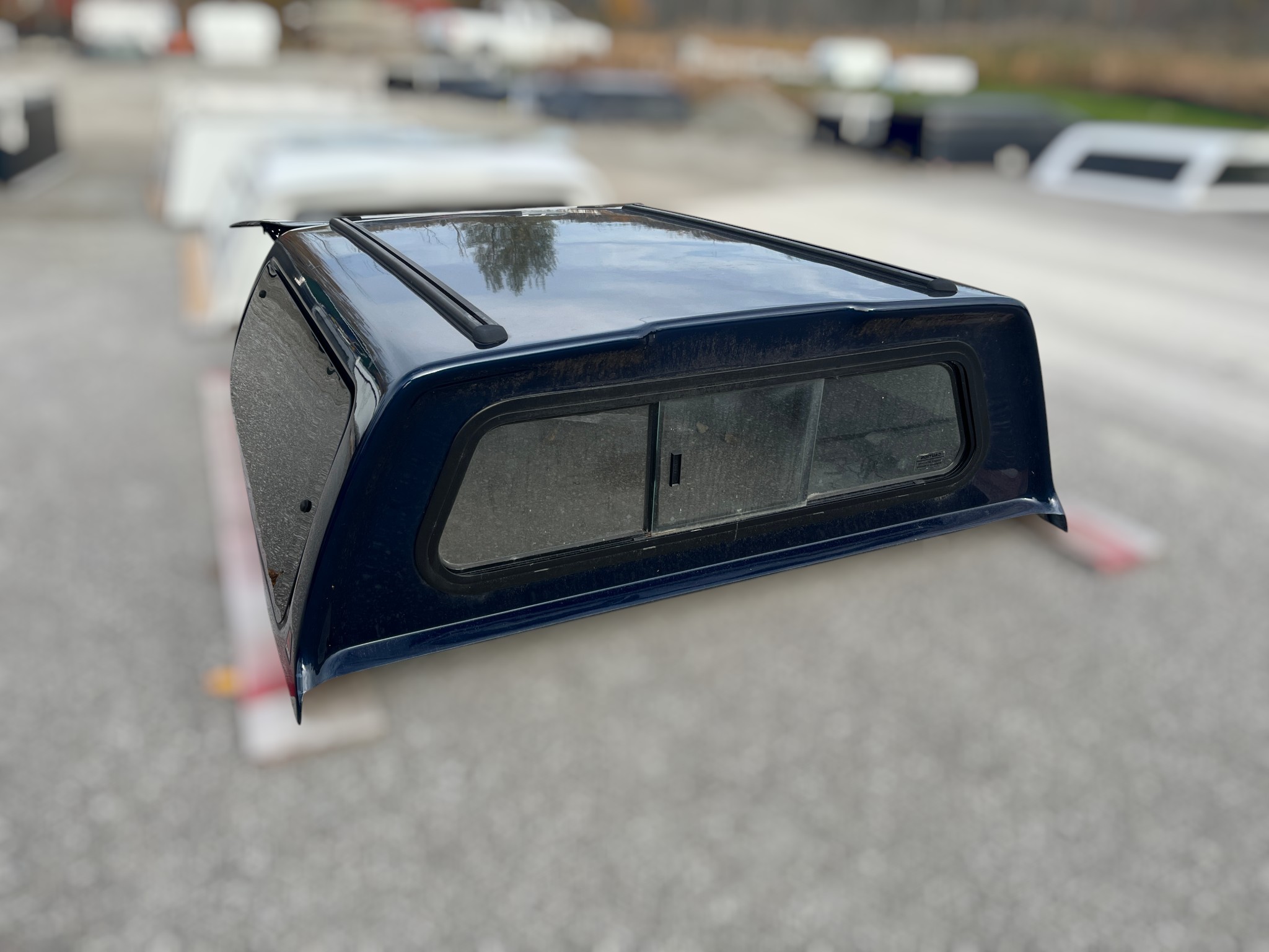 2005 - 2015 Nissan Frontier 6'2 RAB Deep Blue Leer100XQ Truck Cap 3 2005 - 2015 Nissan Frontier 6'2 RAB Deep Blue Leer100XQ Truck Cap - Image 3