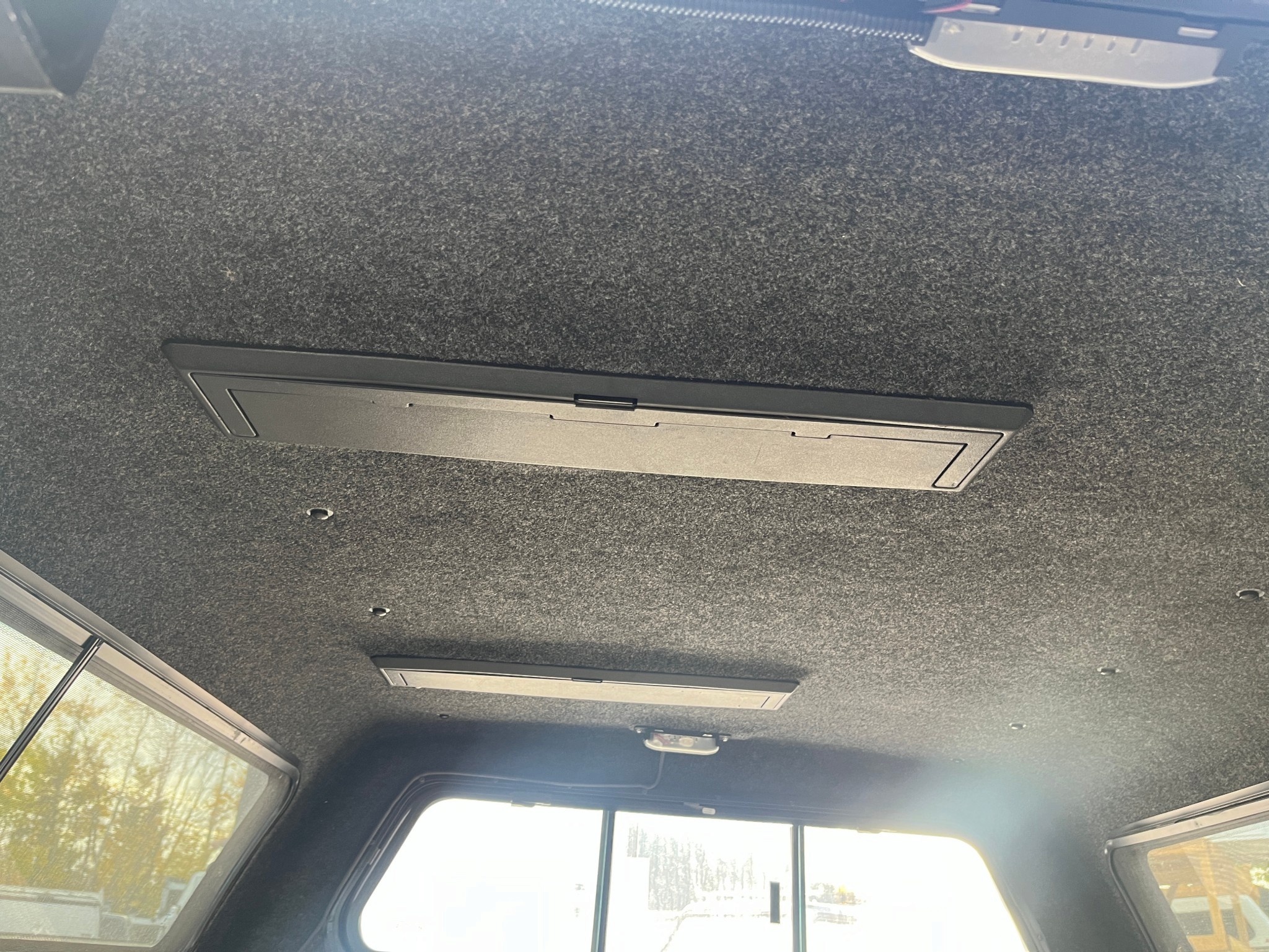 2005 - 2015 Nissan Frontier 6'2 RAB Deep Blue Leer100XQ Truck Cap 5 2005 - 2015 Nissan Frontier 6'2 RAB Deep Blue Leer100XQ Truck Cap - Image 5