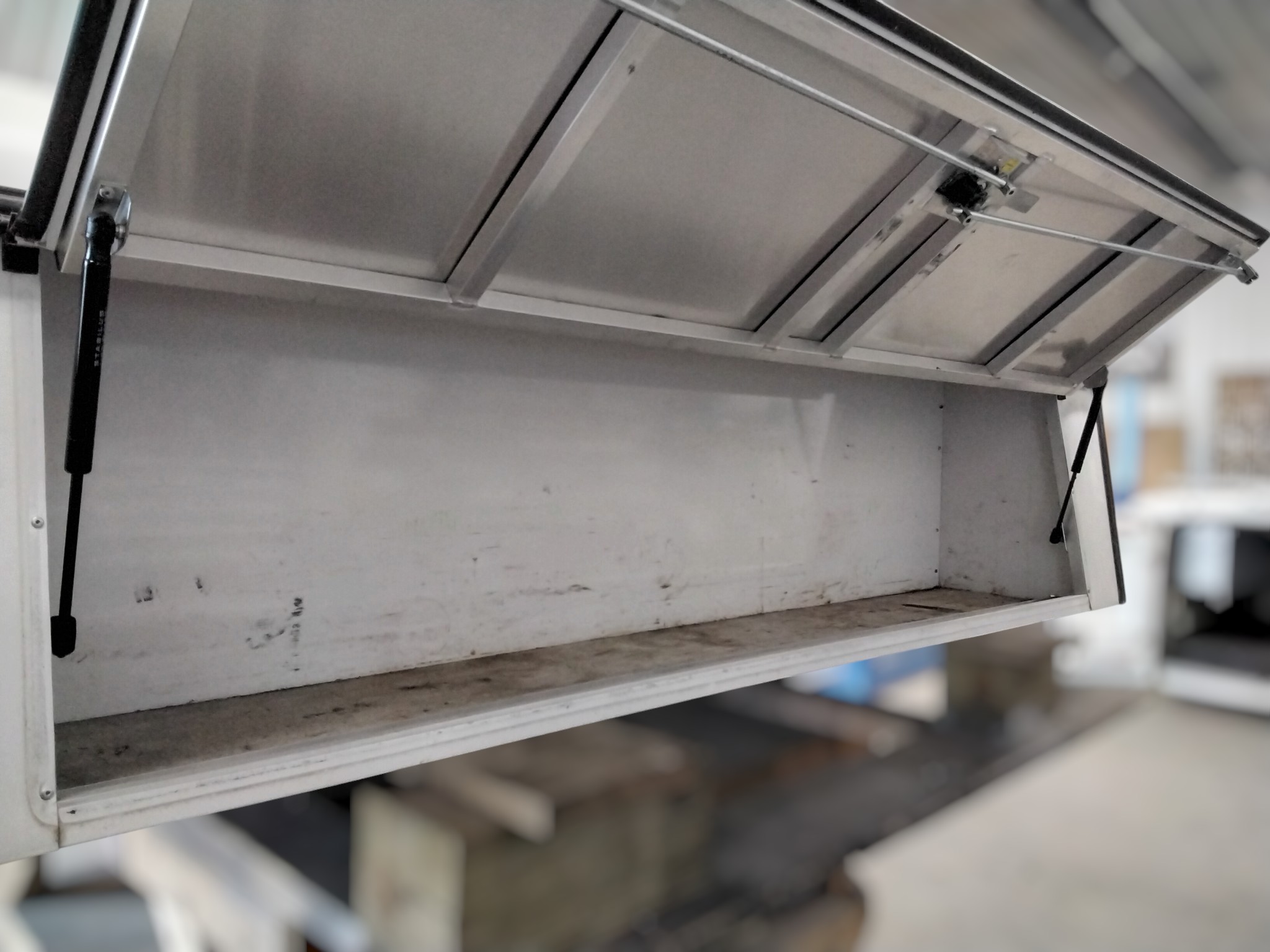 Chevrolet Silverado or GMC Sierra 6'6 White ARE Contractor Truck Cap 7 Chevrolet Silverado or GMC Sierra 6'6 White ARE Contractor Truck Cap - Image 7