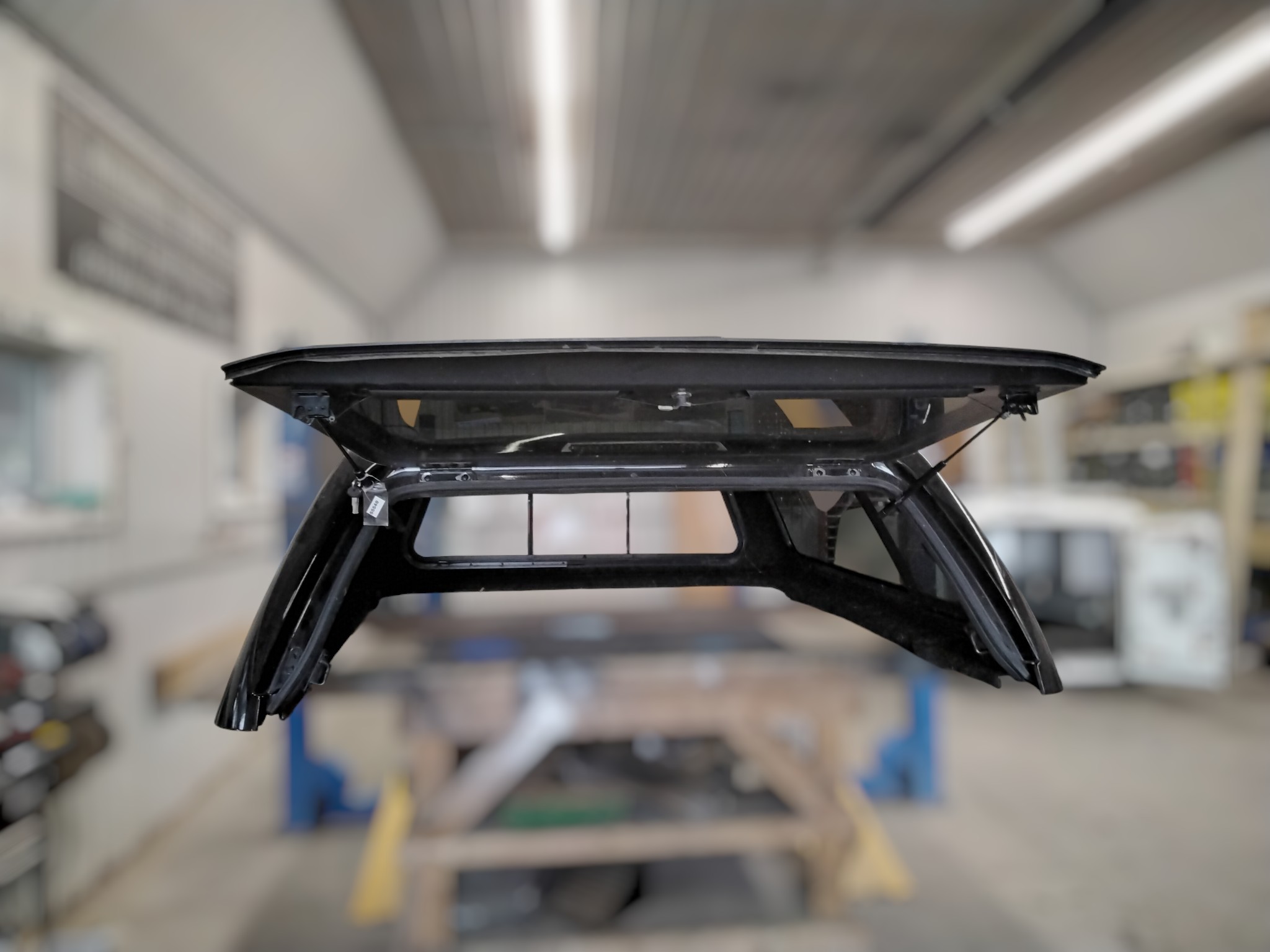 2020 - 2027 GMC Sierra HD 2500/3500 6'9 Black Leer100XL Truck Cap 3 2020 - 2027 GMC Sierra HD 2500/3500 6'9 Black Leer100XL Truck Cap - Image 3