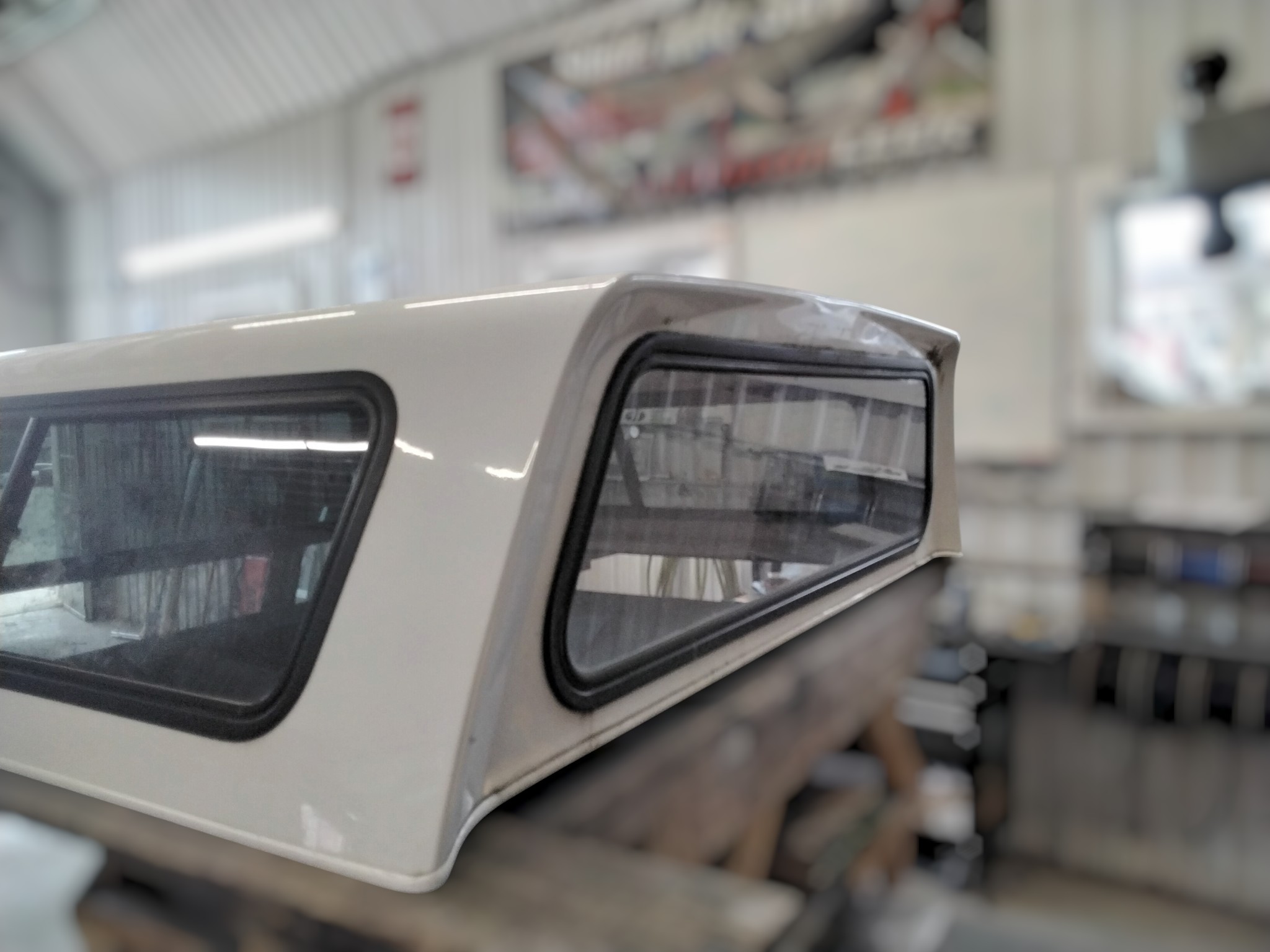 GMC Sierra or Chevrolet Silverado 5'8 50 Olympic White Contour III Truck Cap 4 GMC Sierra or Chevrolet Silverado 5'8 50 Olympic White Contour III Truck Cap - Image 4