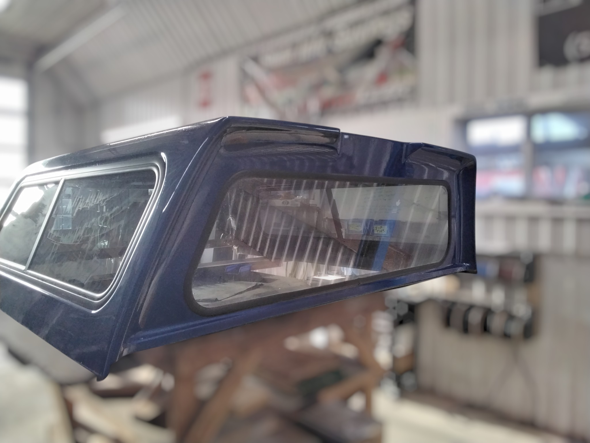 Dodge Ram 5'7 Blue Leer Legend Truck Cap 4 Dodge Ram 5'7 Blue Leer Legend Truck Cap - Image 4