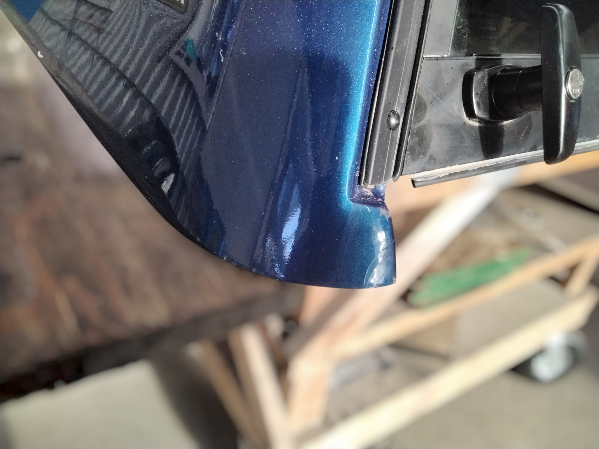 Dodge Ram 5'7 Blue Leer Legend Truck Cap 5 Dodge Ram 5'7 Blue Leer Legend Truck Cap - Image 5
