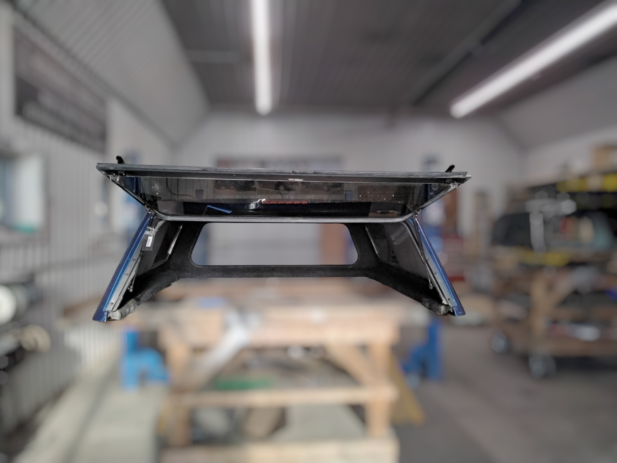 Dodge Ram 5'7 Blue Leer Legend Truck Cap 3 Dodge Ram 5'7 Blue Leer Legend Truck Cap - Image 3