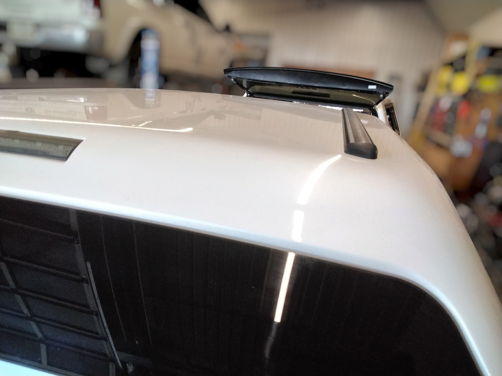 2015 - 2020 Ford F150 5'6 UG Platinum White Z Series ARE Truck Cap 5 2015 - 2020 Ford F150 5'6 UG Platinum White Z Series ARE Truck Cap - Image 5